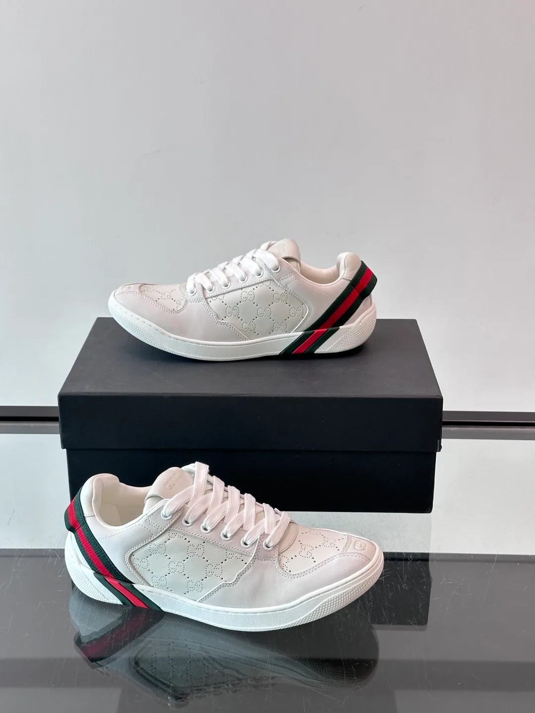 Кроссовки Женские Gucci 18449389