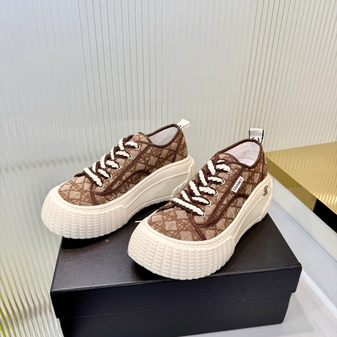 Кроссовки Женские Chanel 18366992