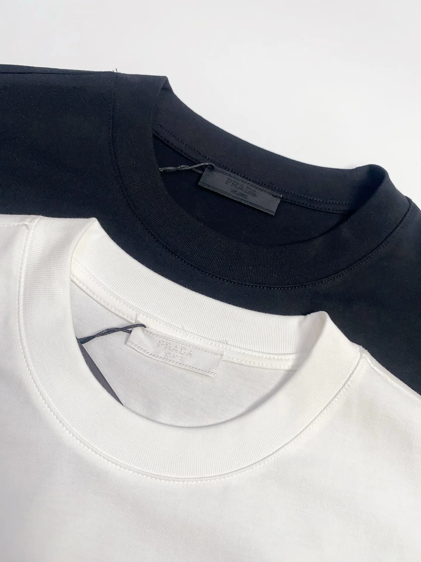 Футболки Женские Prada 1258909