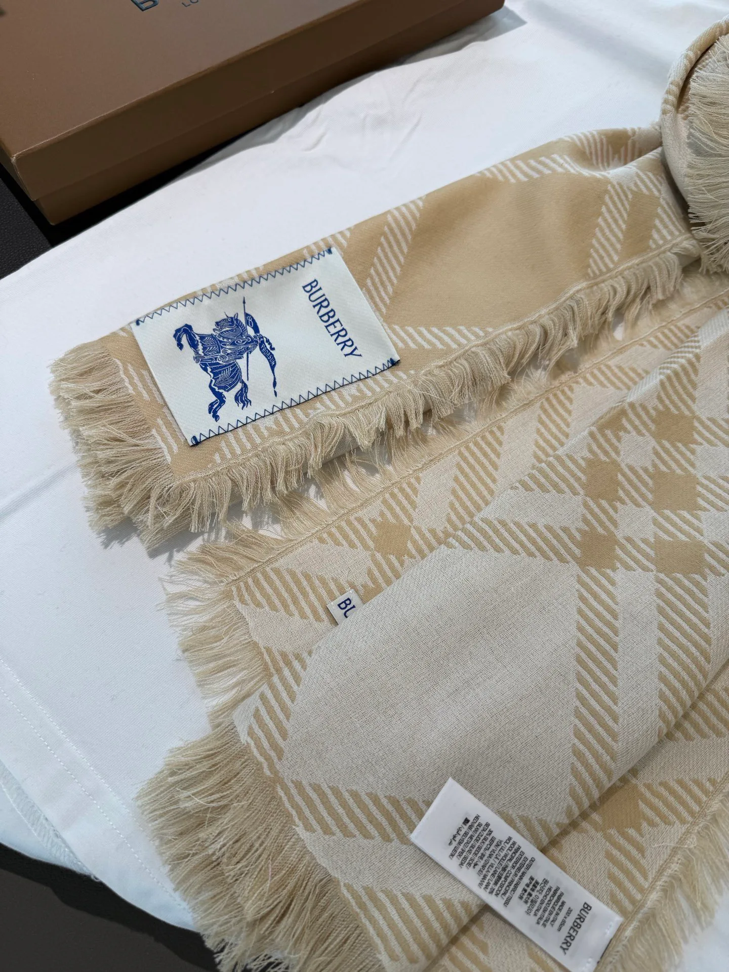 Шарфы Burberry 18627367