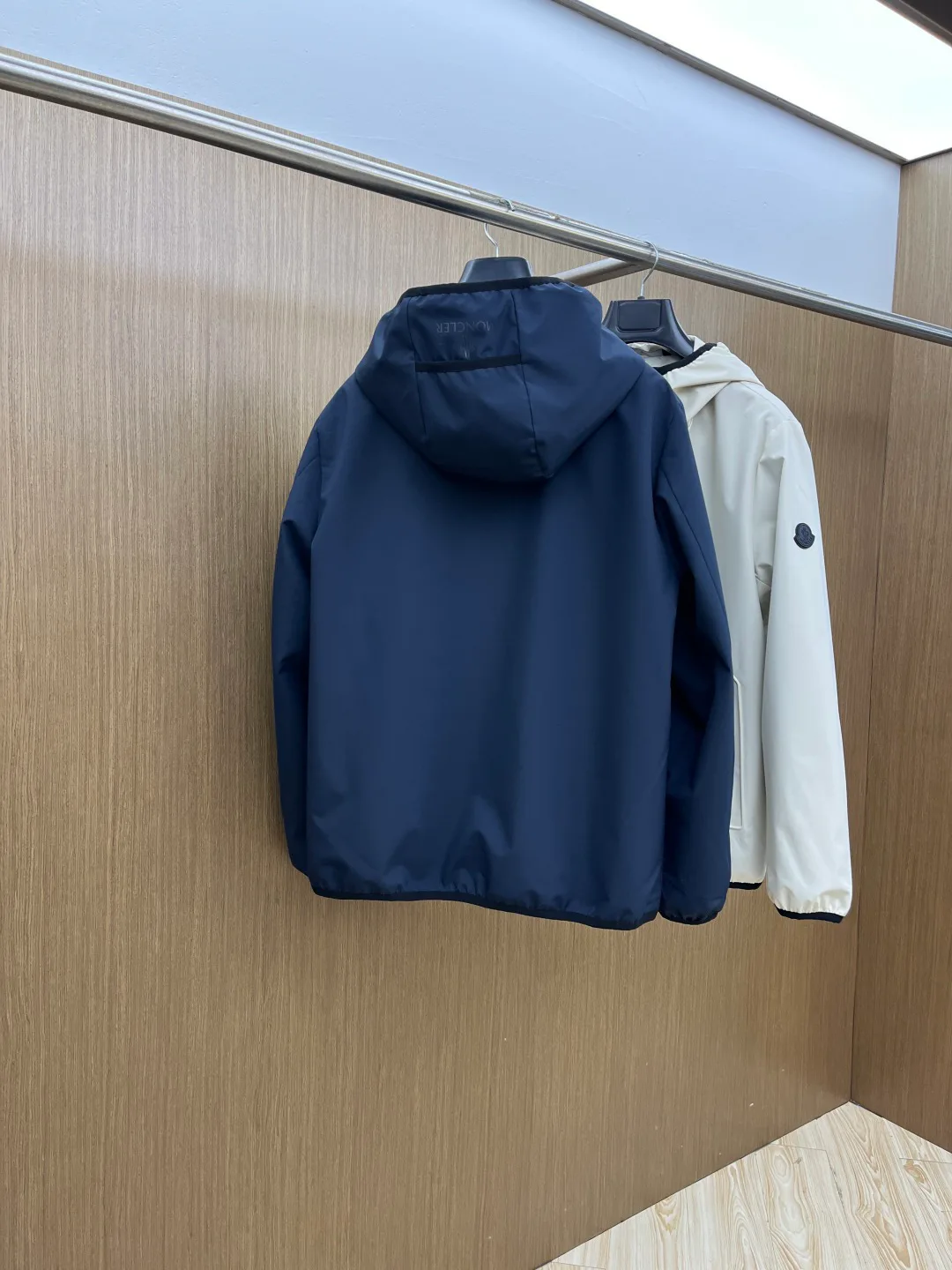 Куртки И Пуховики Мужские Moncler 18244038