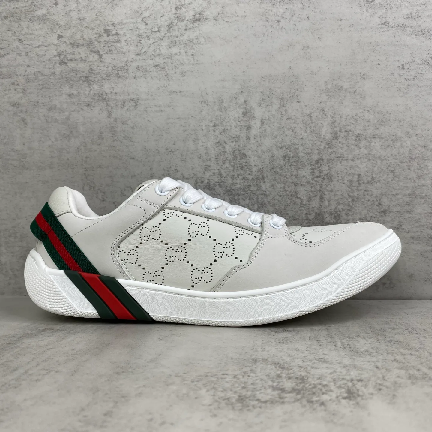 Кроссовки Женские Gucci 18437399