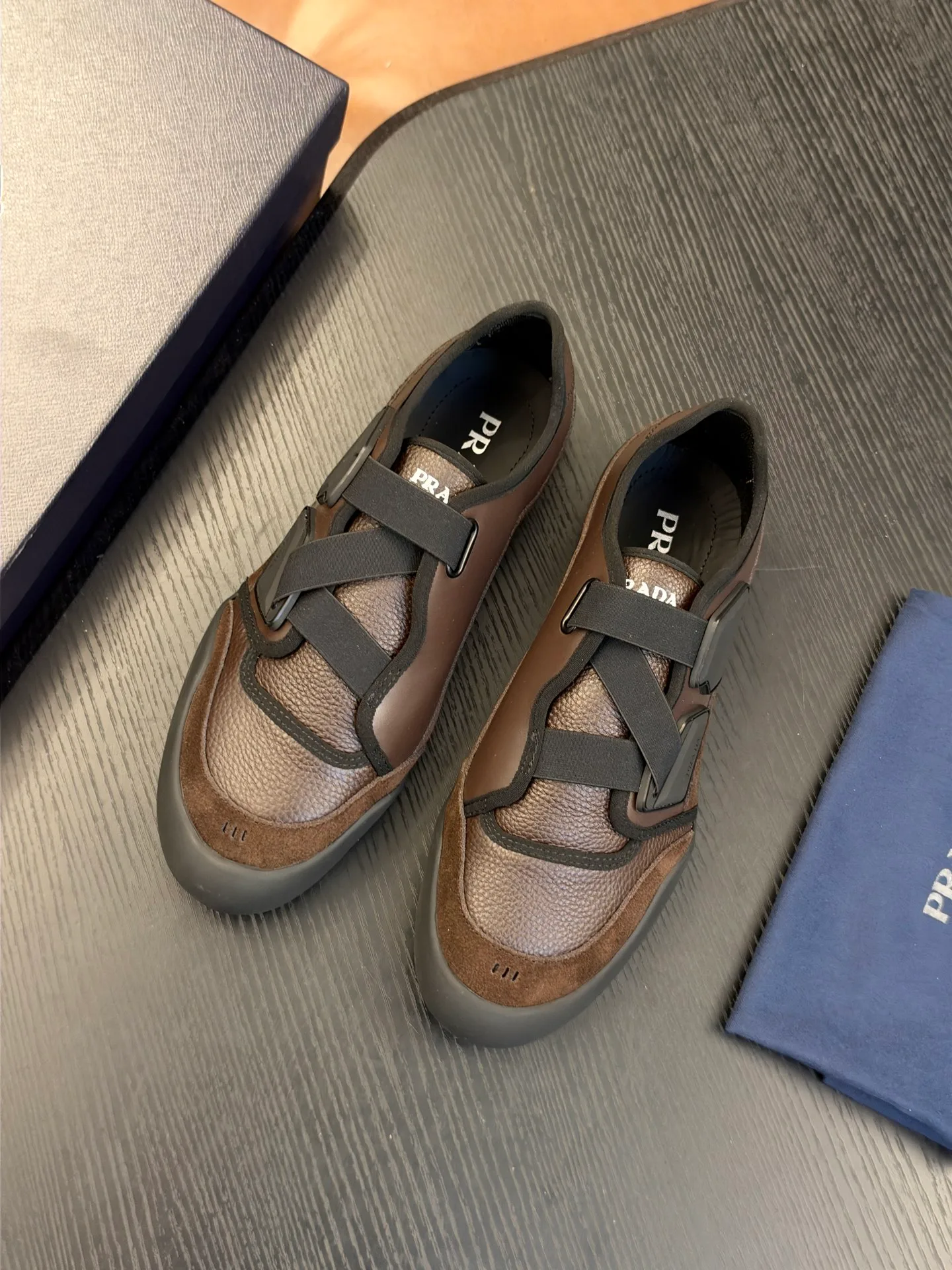 Кроссовки Мужские Prada 19700015
