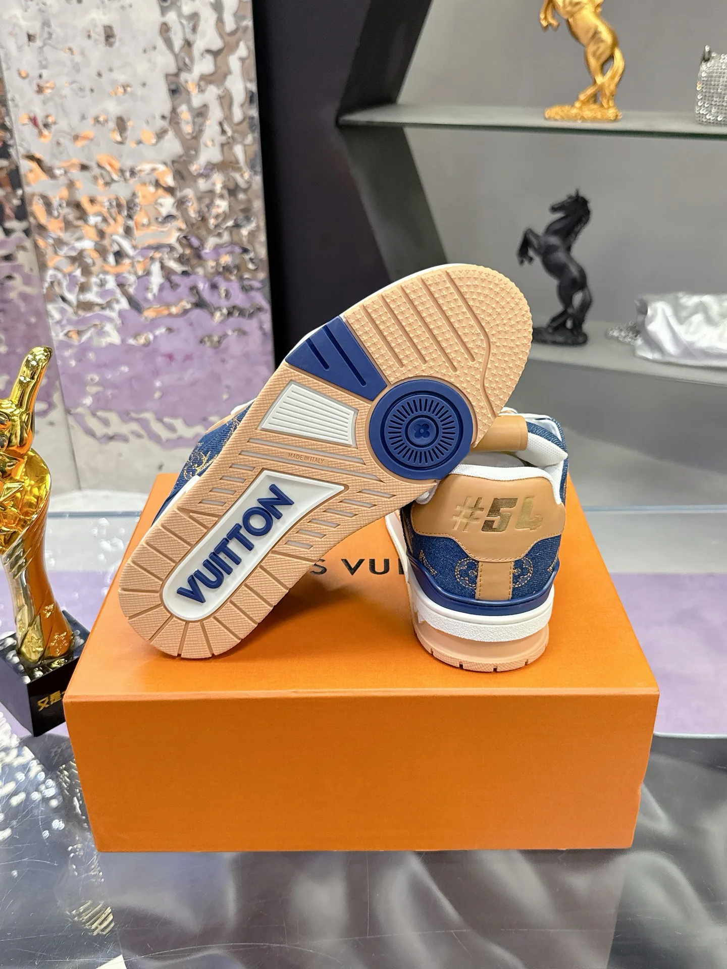 Кроссовки Женские Louis Vuitton 17930918