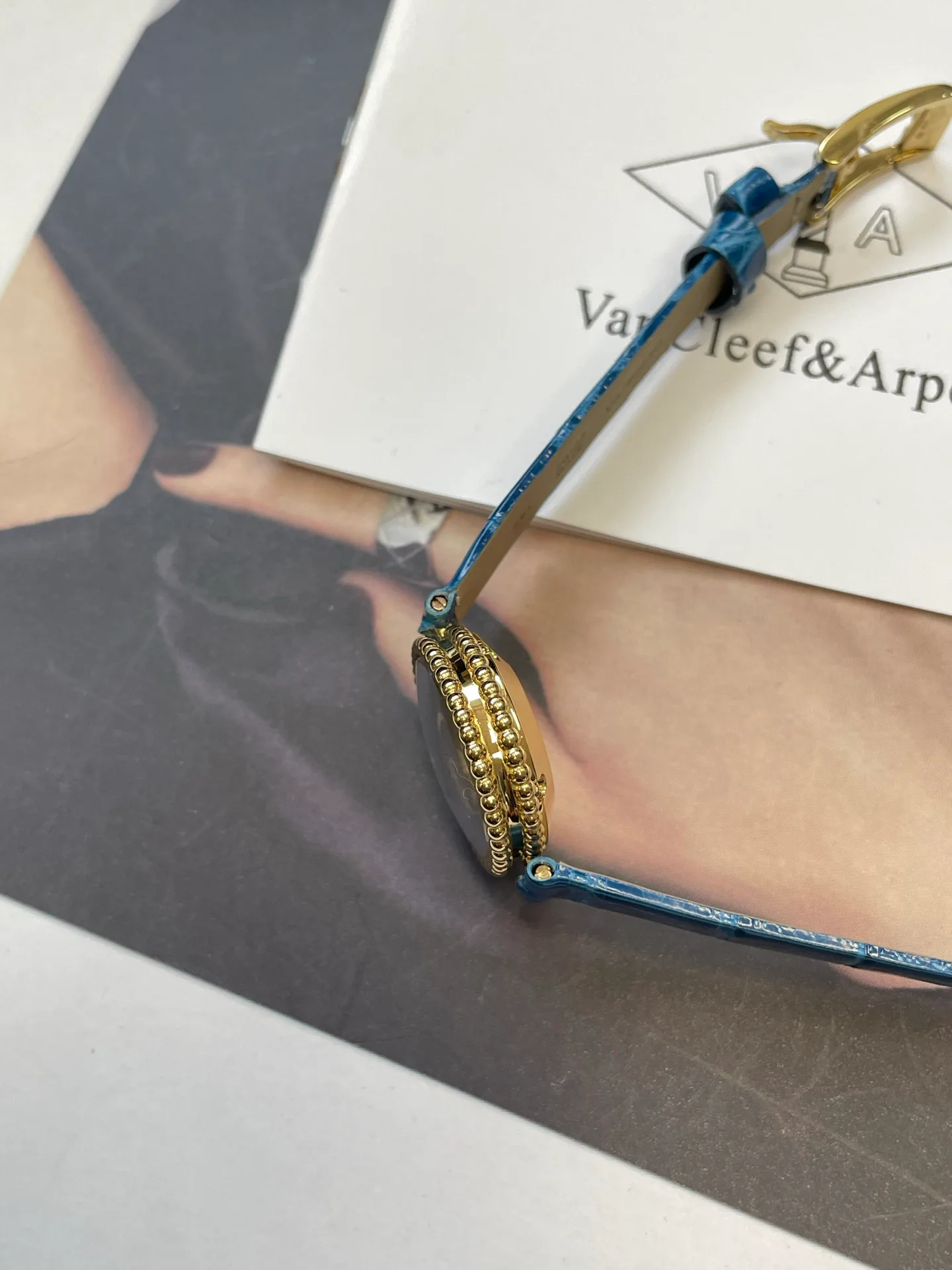Часы Женские Van Cleef & Arpels 17336727