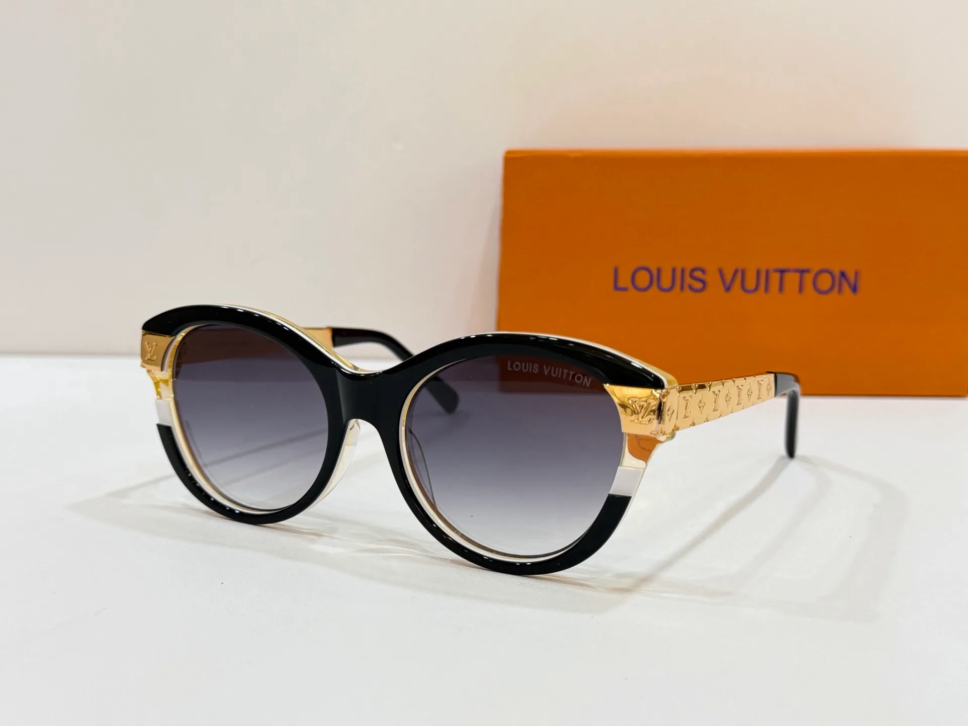 Очки Louis Vuitton 13441536