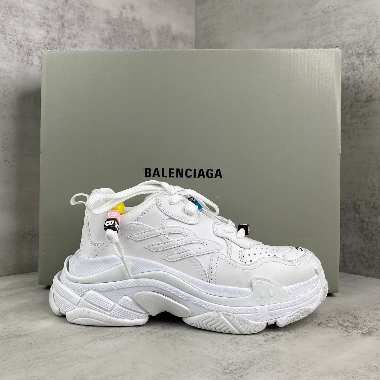 Кроссовки Женские Balenciaga 18686629