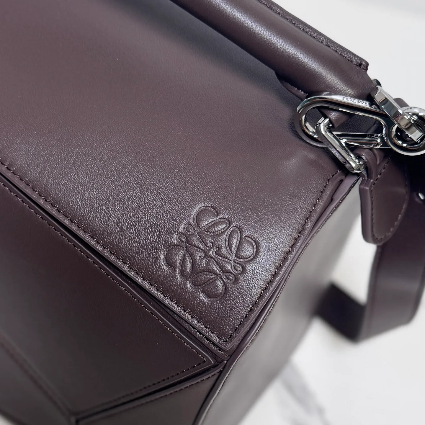 Классические Сумки Женские Loewe 18030351