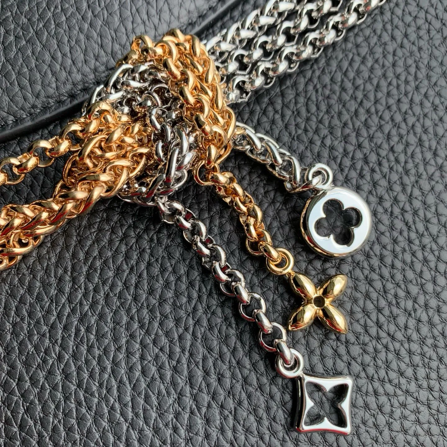 Классические Сумки Женские Louis Vuitton 18147535