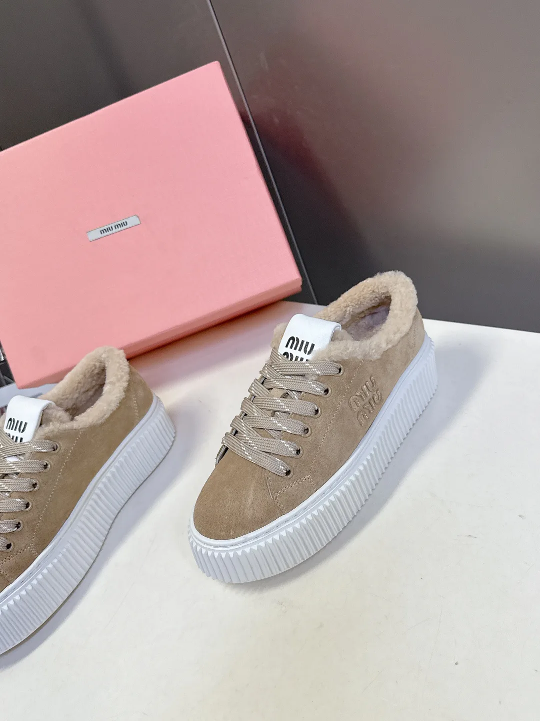 Кроссовки Женские Miu Miu 18693002