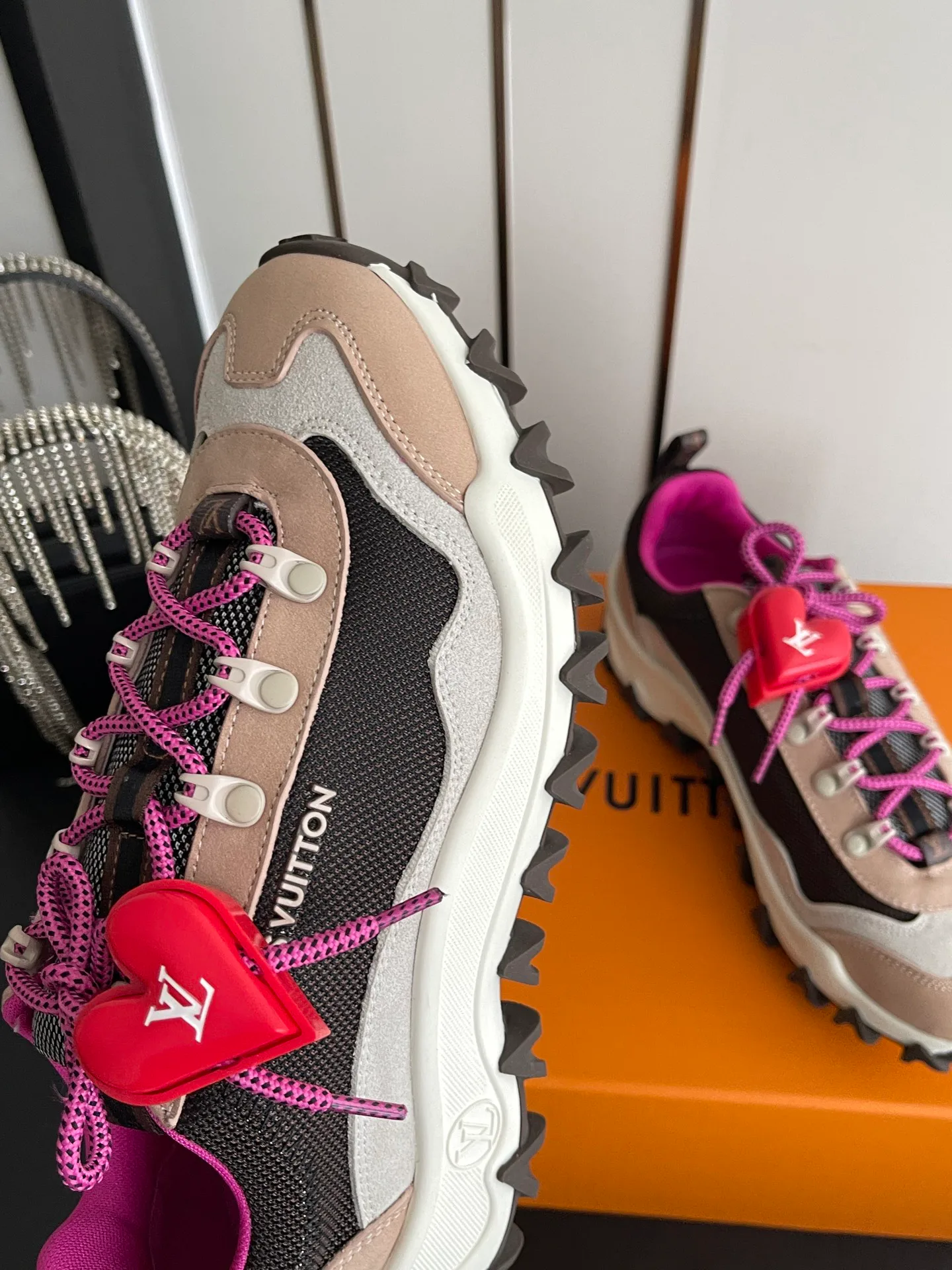 Кроссовки Женские Louis Vuitton 17554379