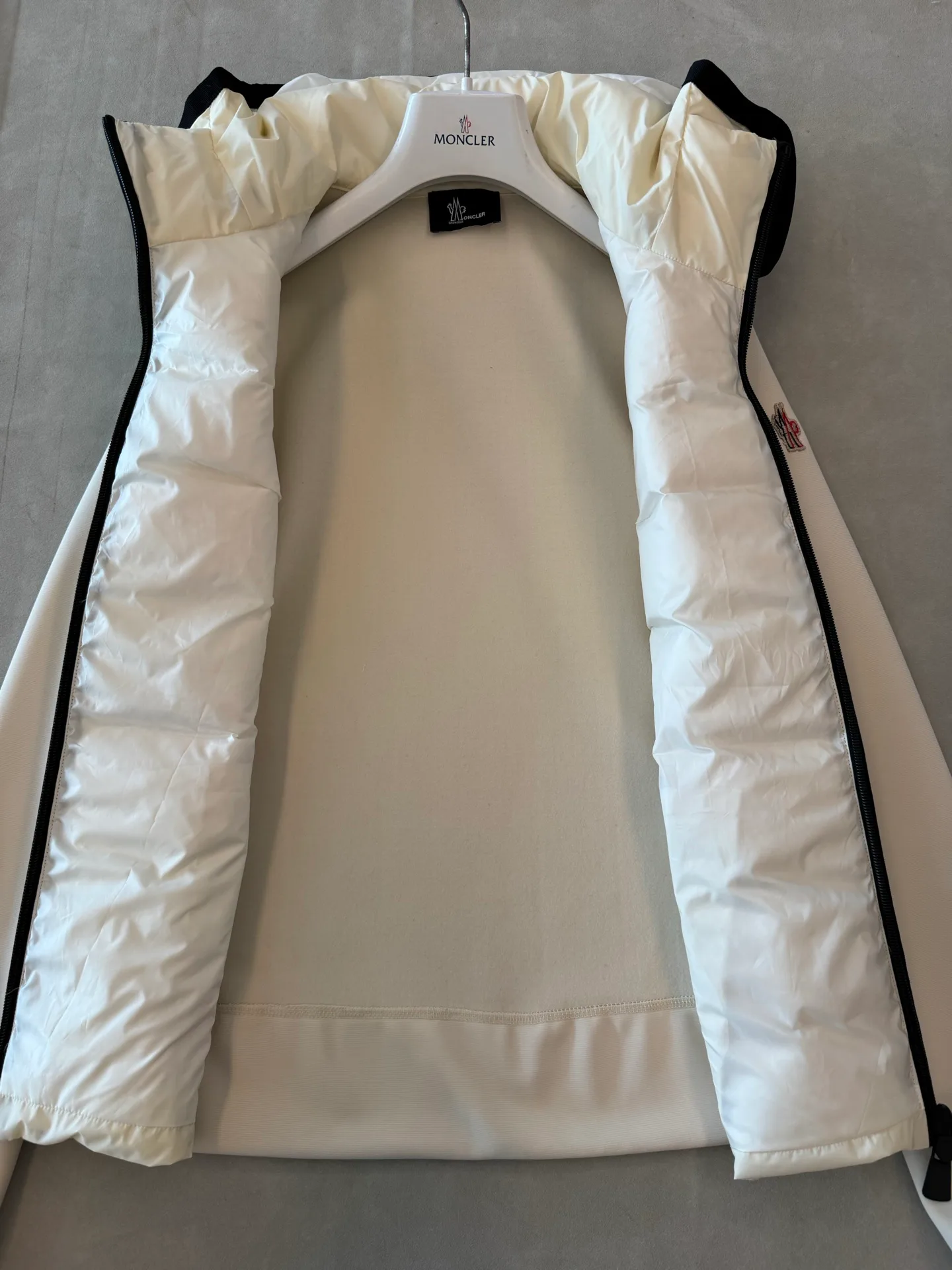 Куртки И Пуховики Женские Moncler 18491937