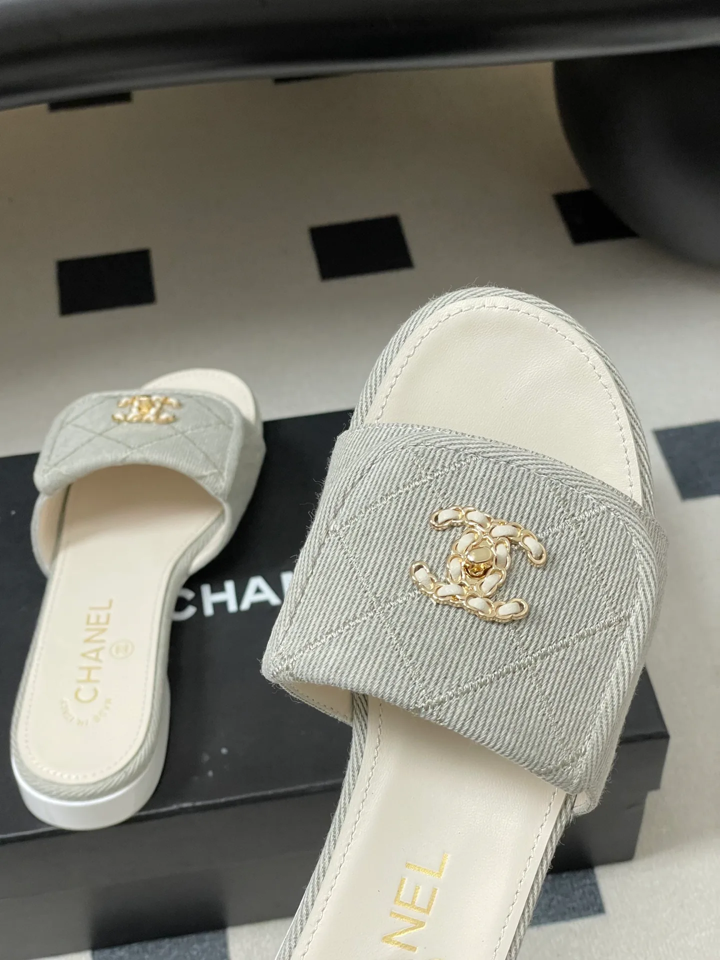 Шлепанцы Женские Chanel 12880161