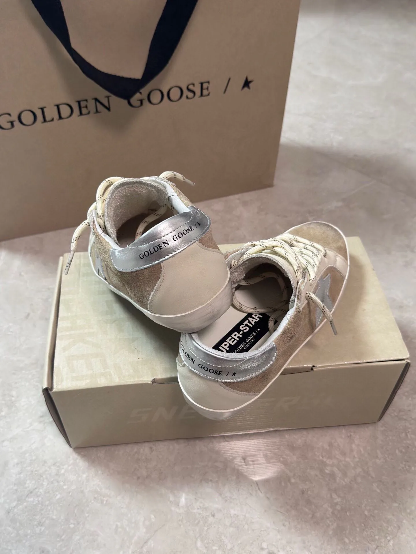 Кроссовки Женские Golden Goose 18265607