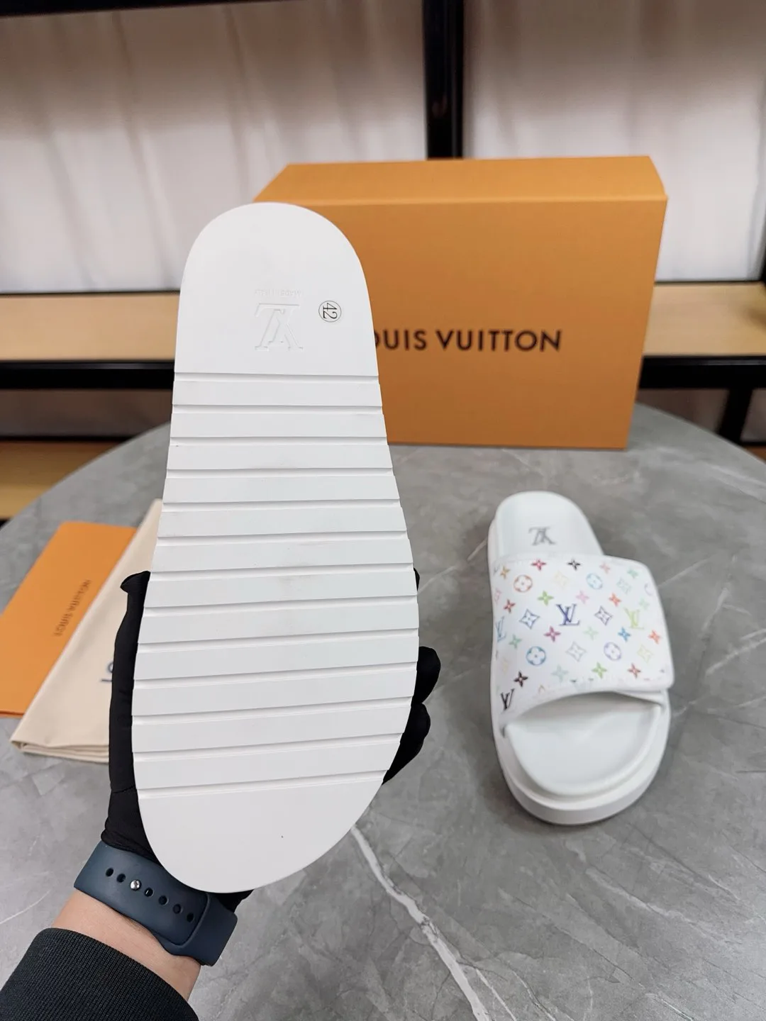 Шлепанцы Женские Louis Vuitton 8917