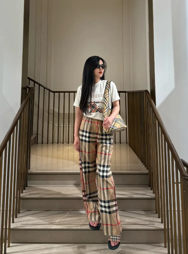 Брюки Женские Burberry 11358102