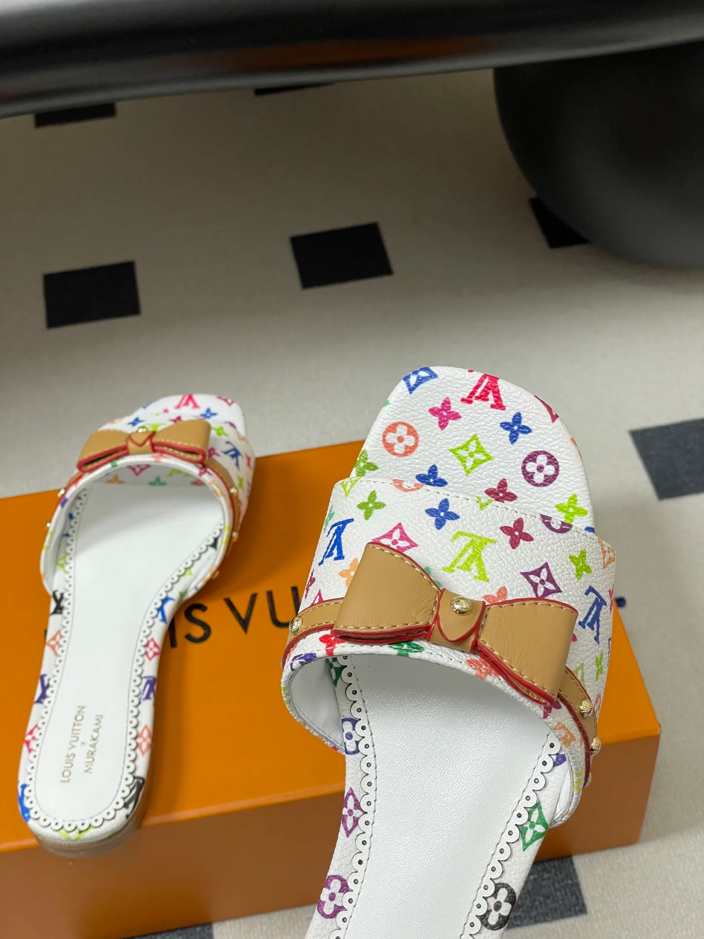 Шлепанцы Женские Louis Vuitton 3361689