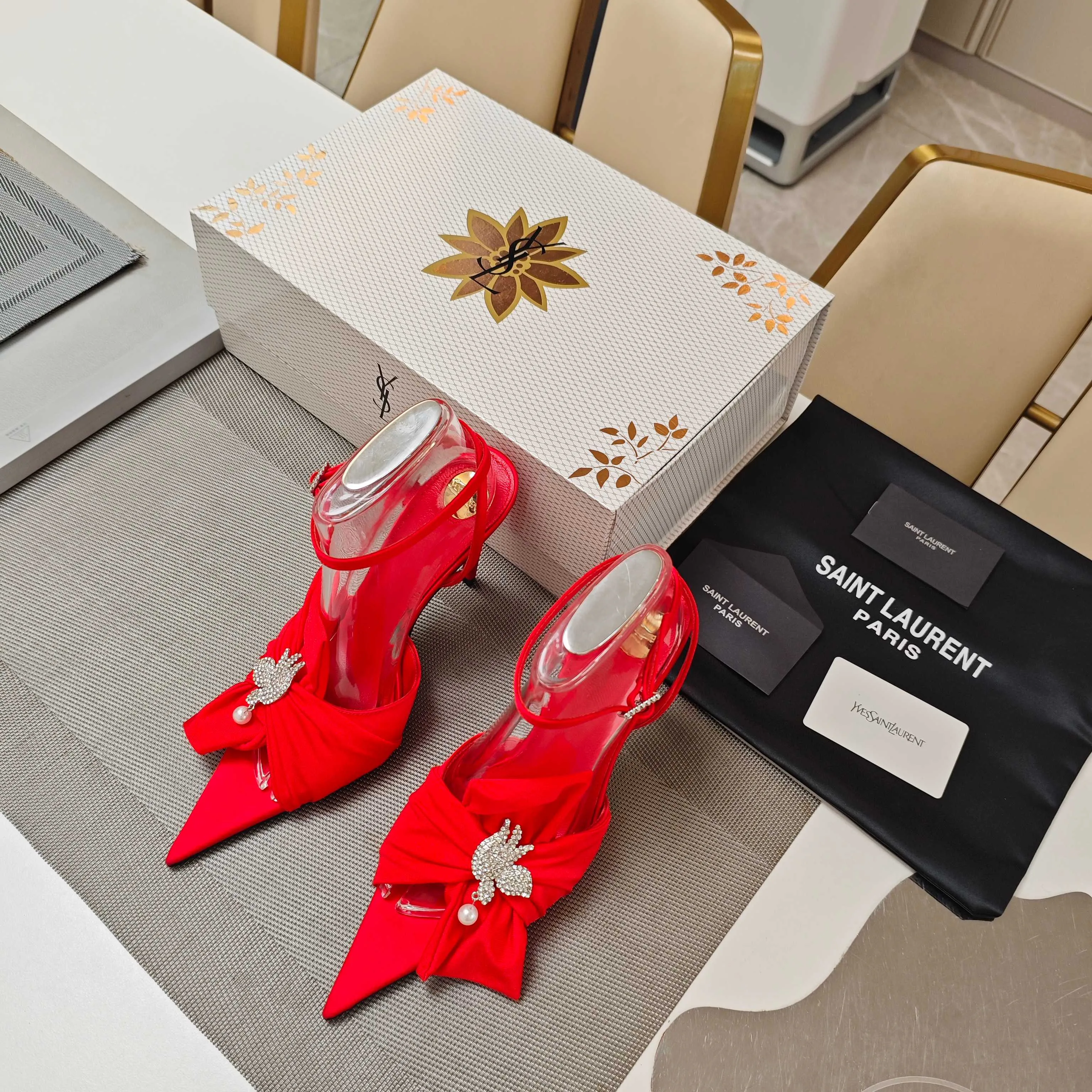 Босоножки Женские Saint Laurent 11490770