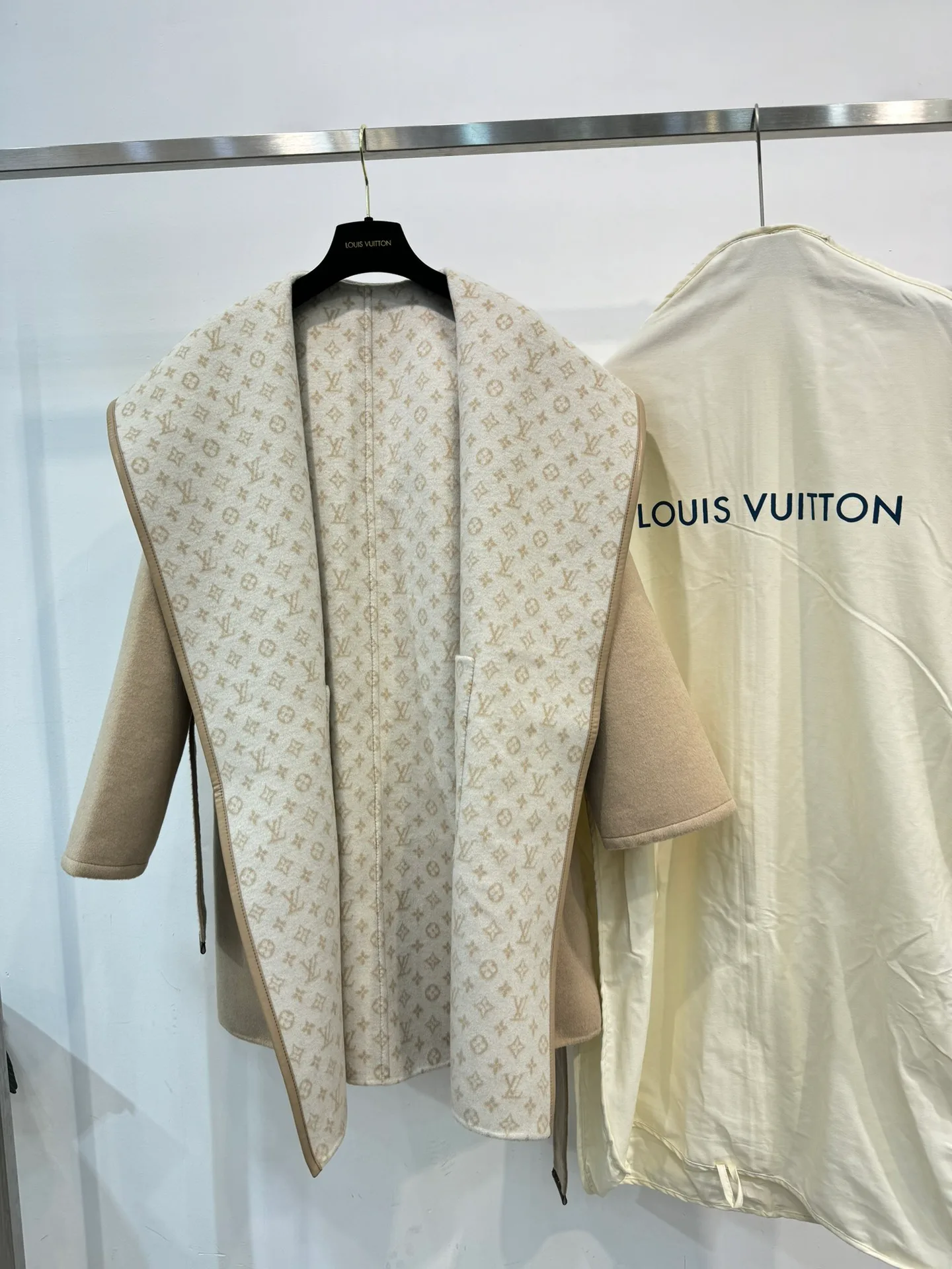 Пальто Женские Louis Vuitton 669864