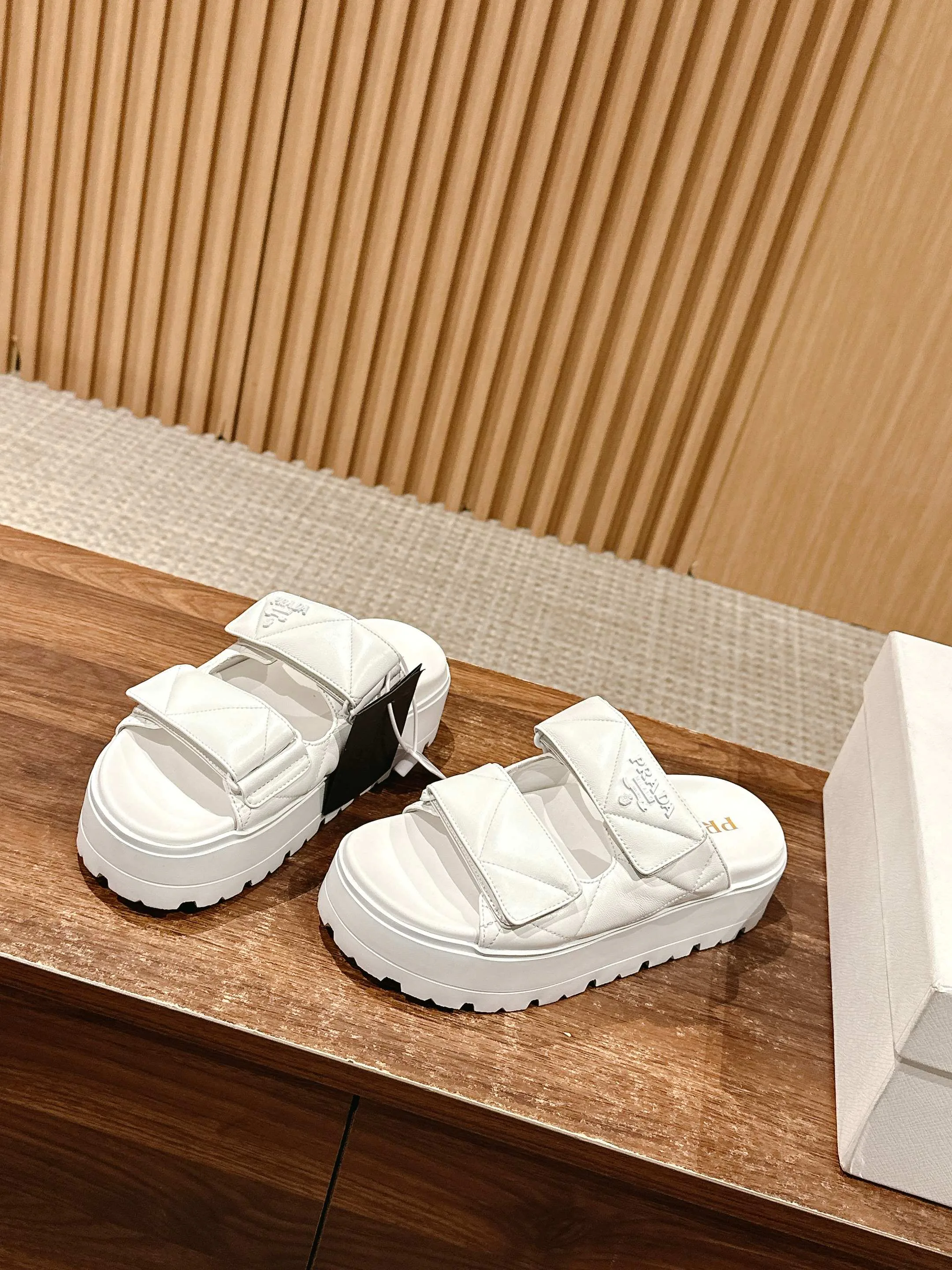 Шлепанцы Женские Prada 14113