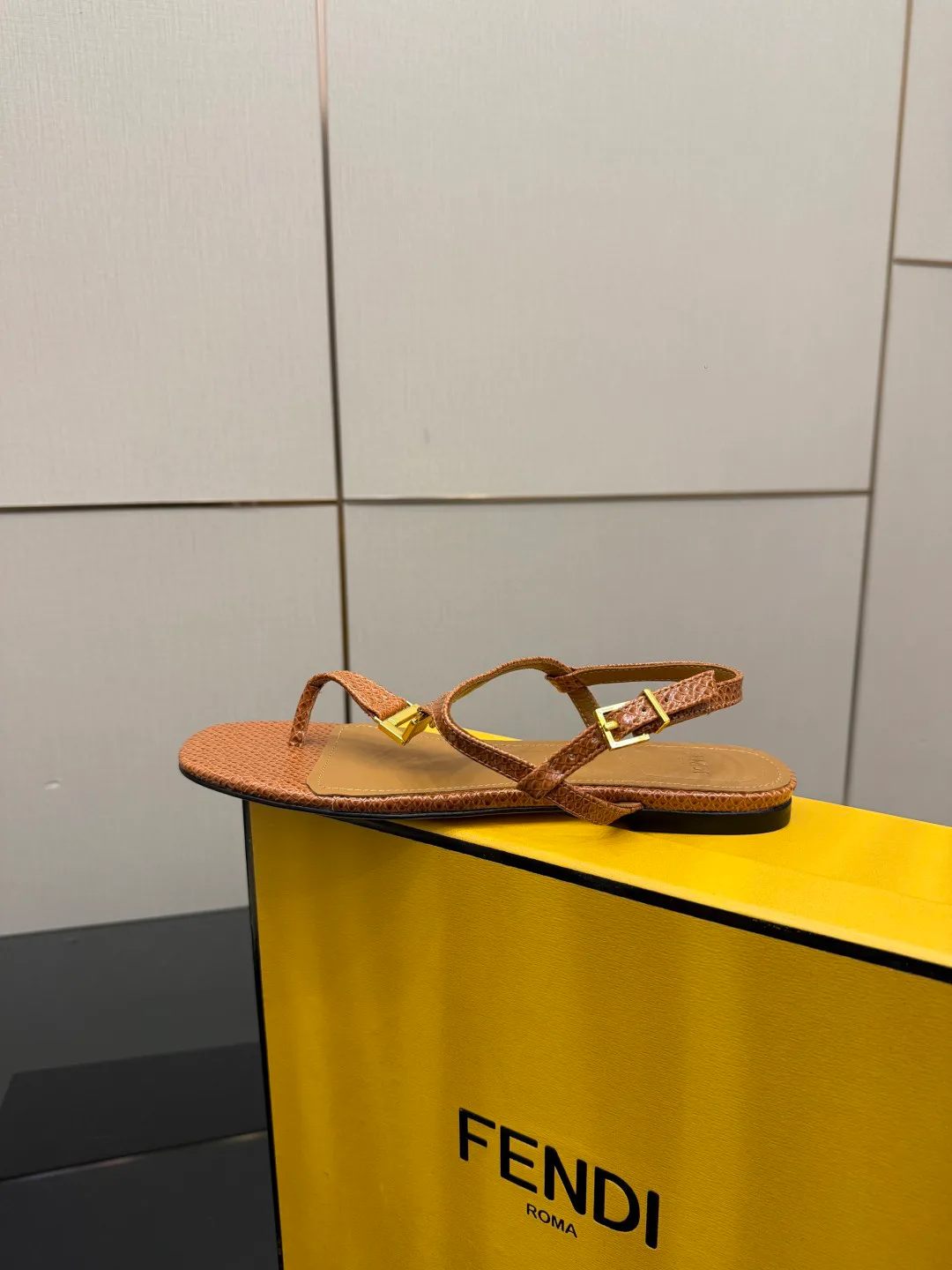 Сандалии Женские Fendi 5052106