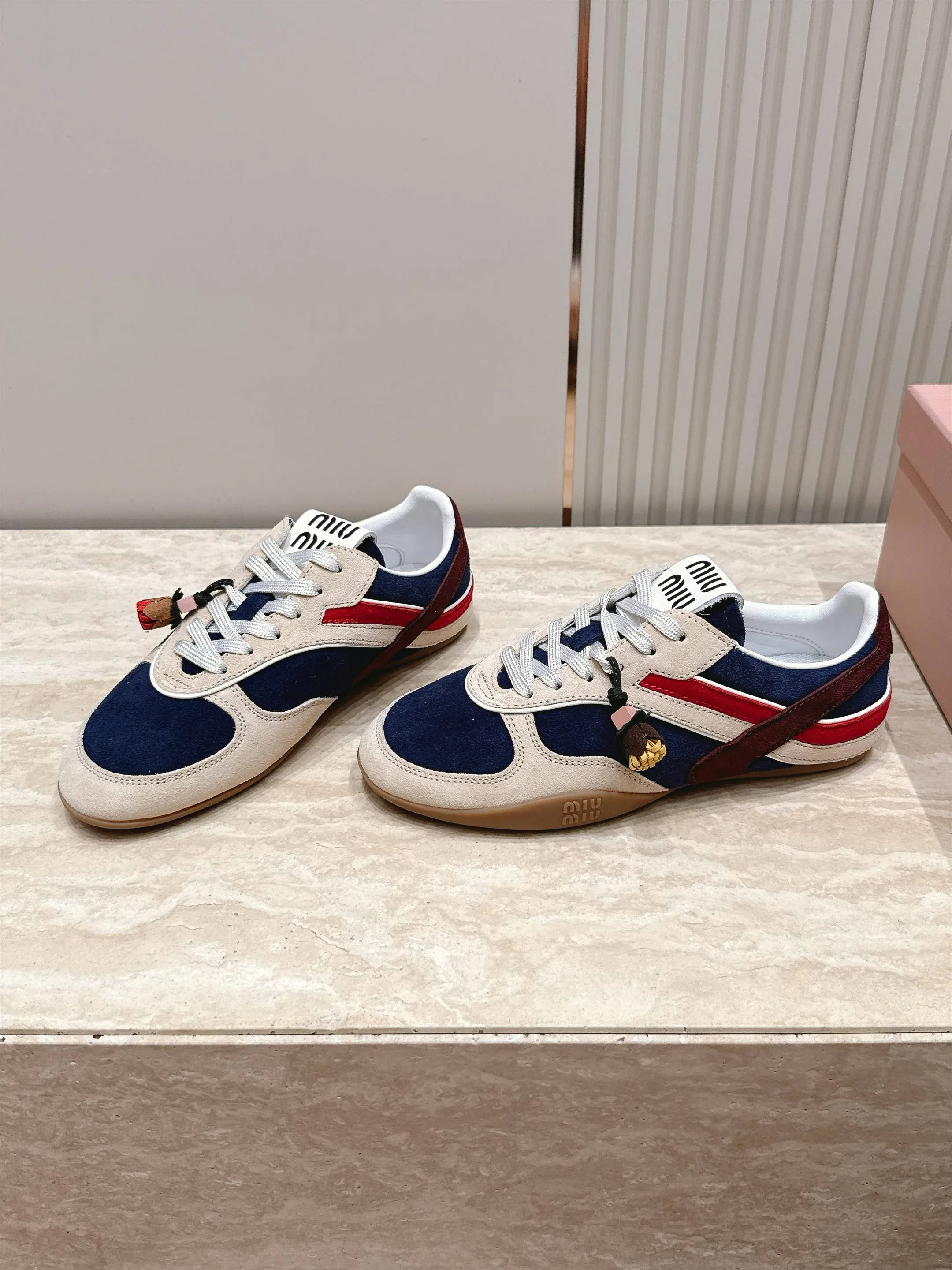 Кроссовки Женские Miu Miu 18436559