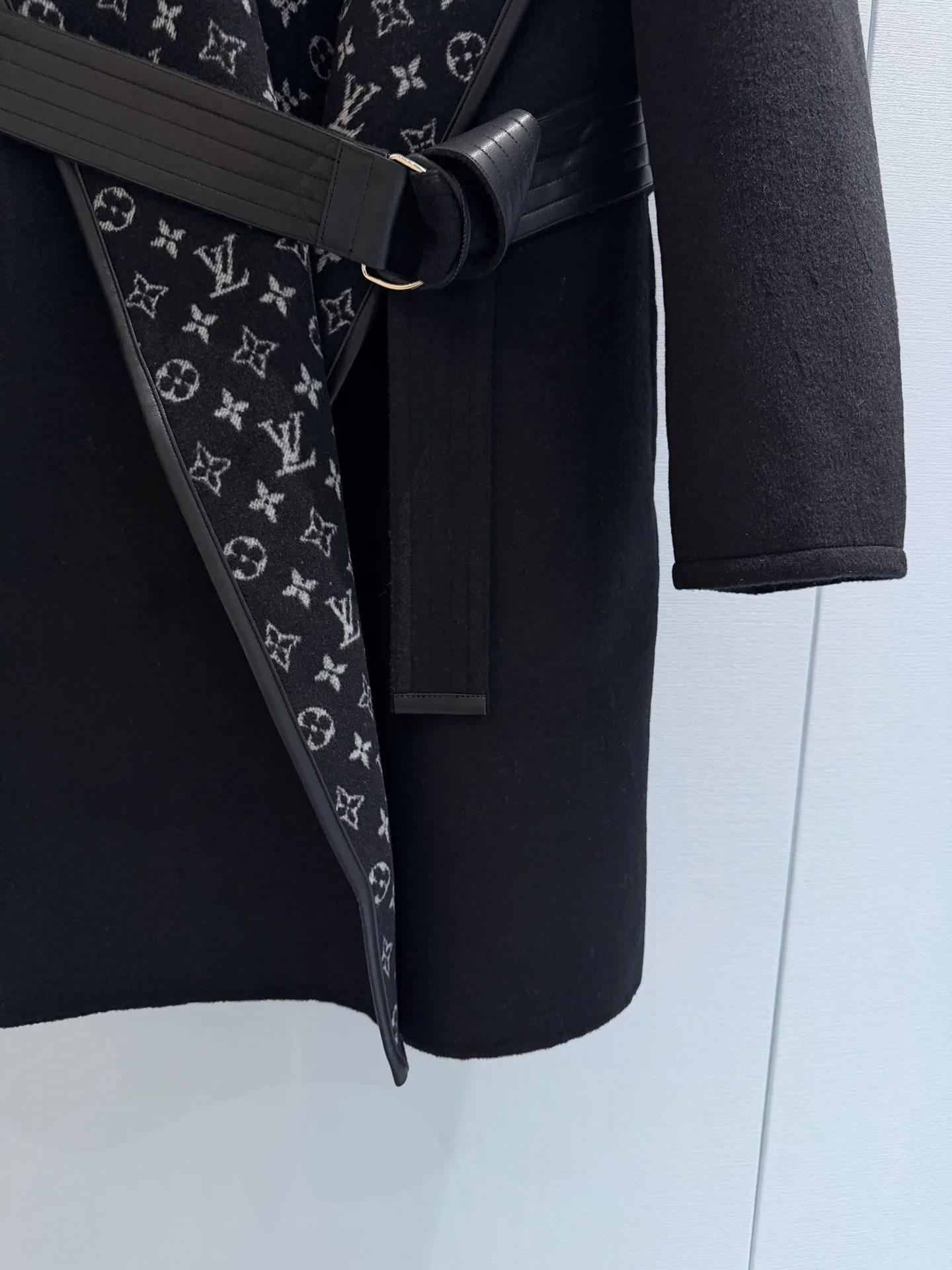Пальто Женские Louis Vuitton 19025560