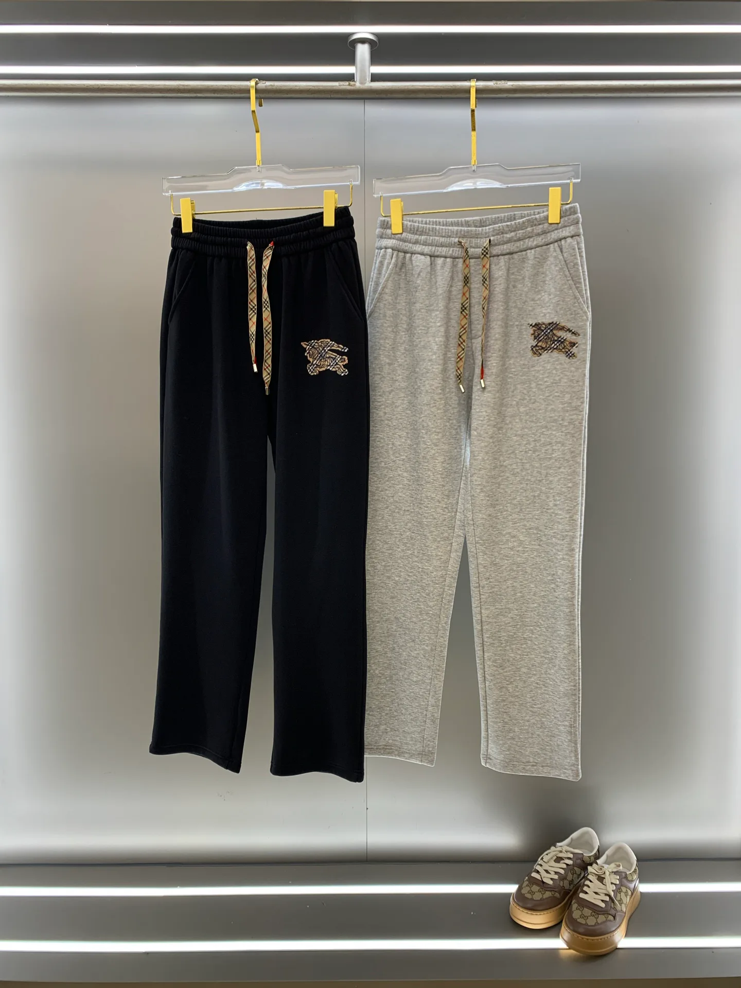 Брюки Женские Burberry 819028