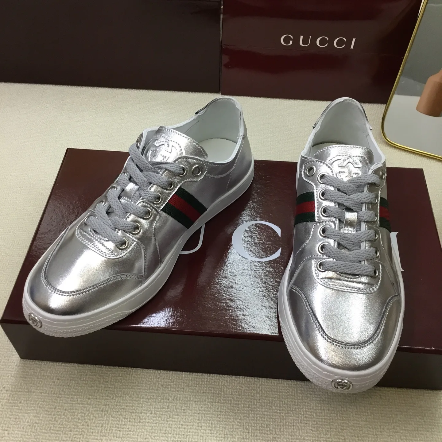 Кроссовки Женские Gucci 16893685