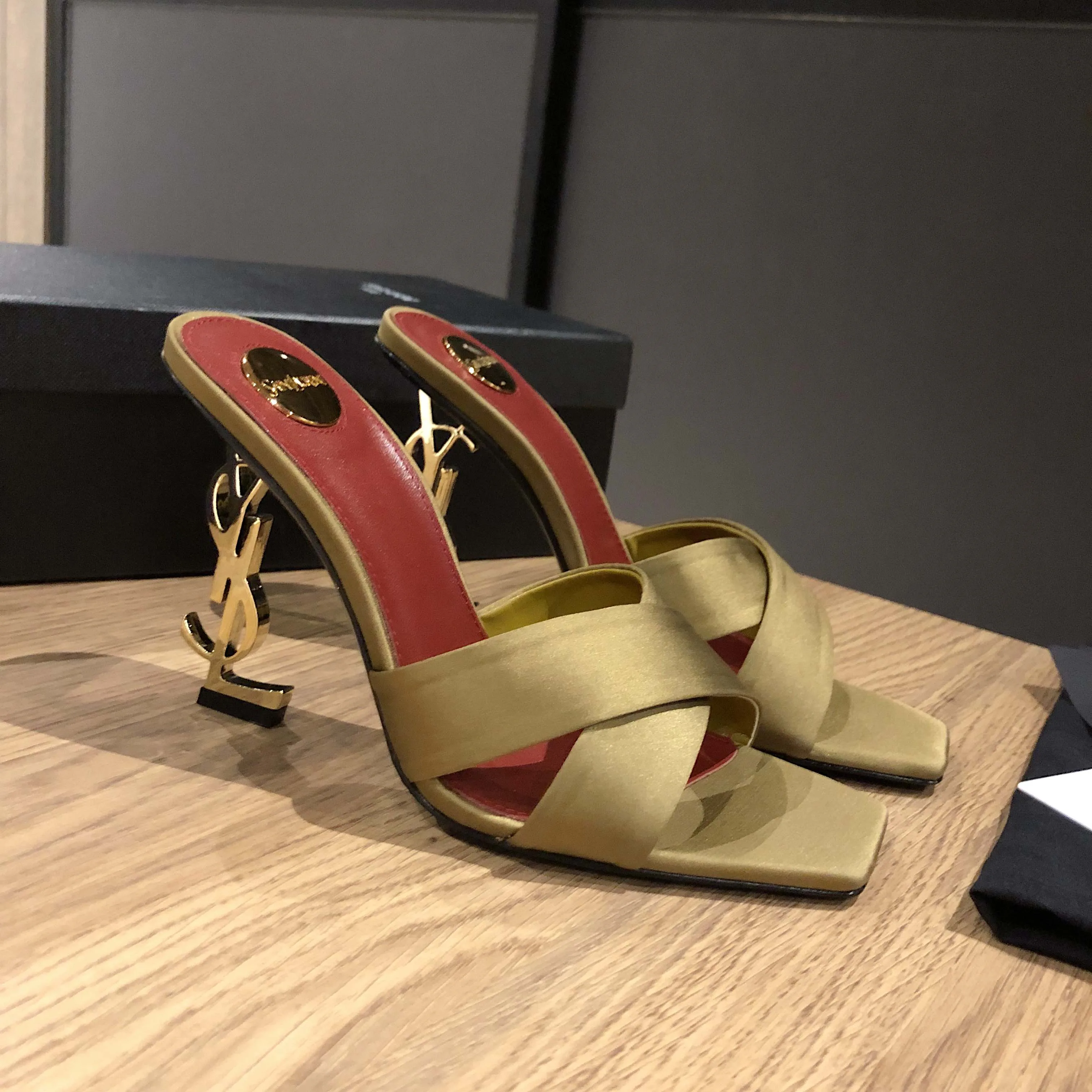 Босоножки Женские Saint Laurent 11220502