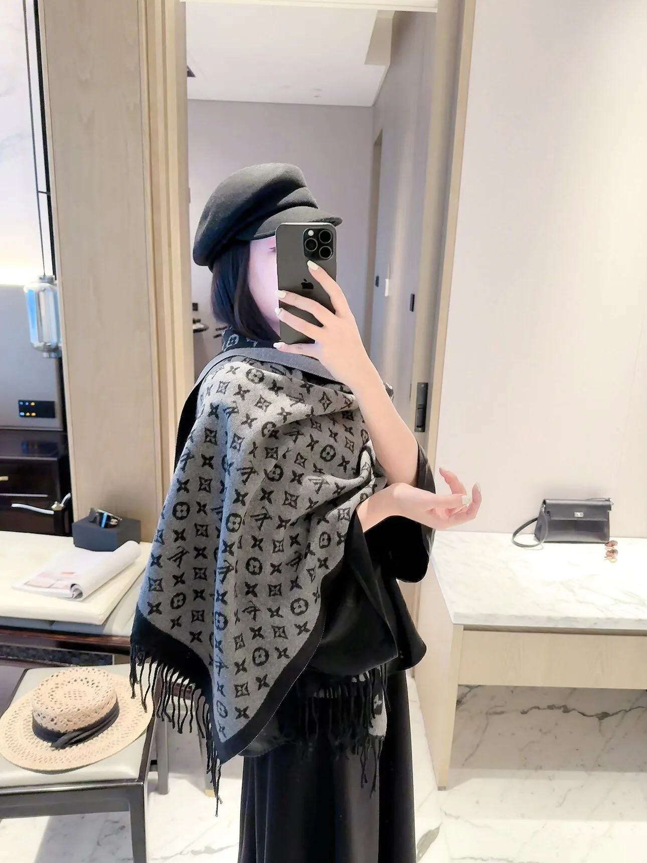 Шарфы Louis Vuitton 18322550