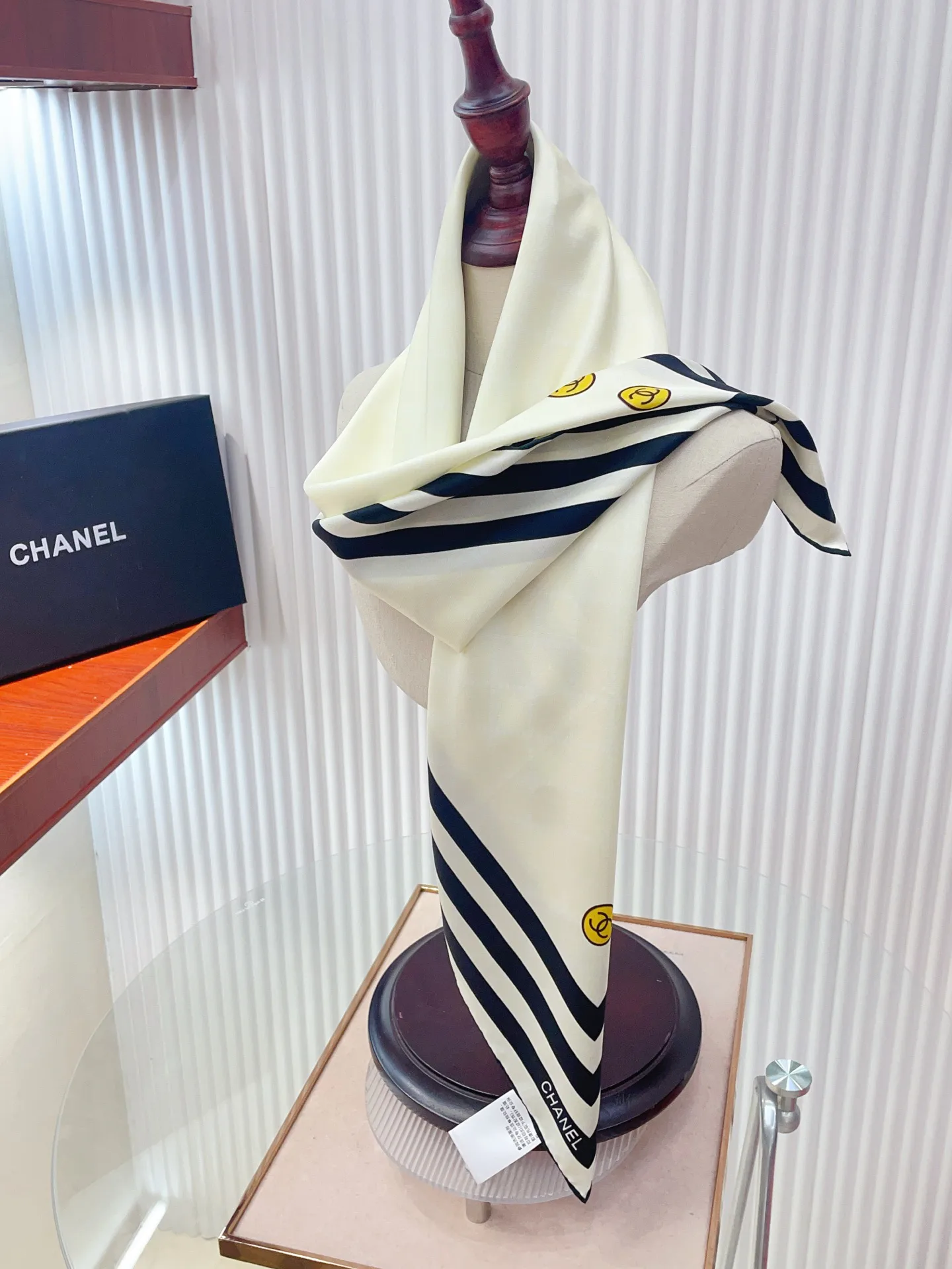 Платки Chanel 13119697