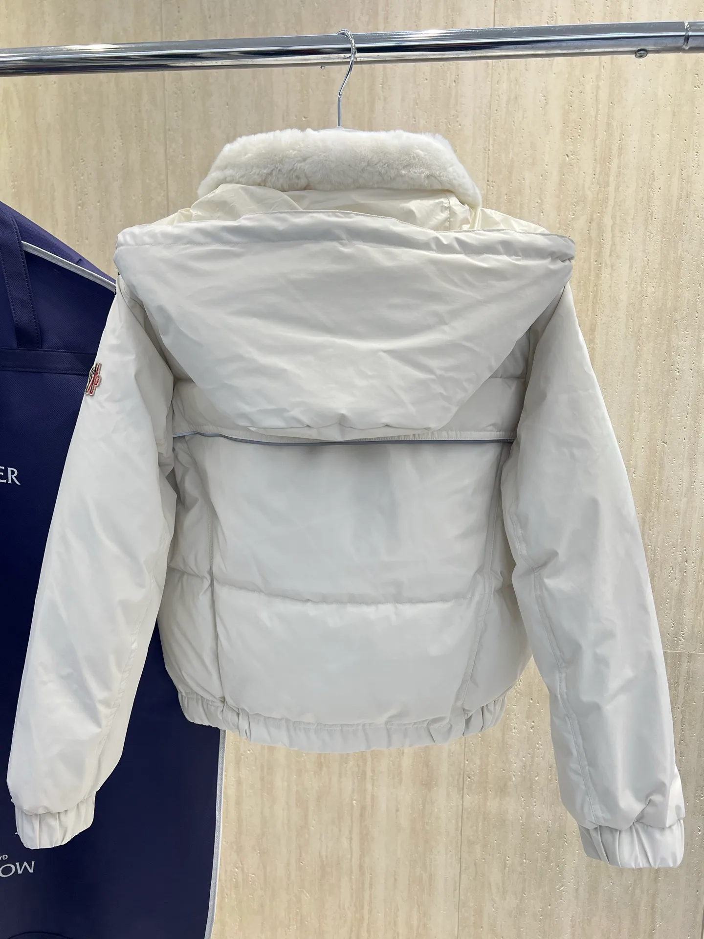 Куртки И Пуховики Женские Moncler 19628752