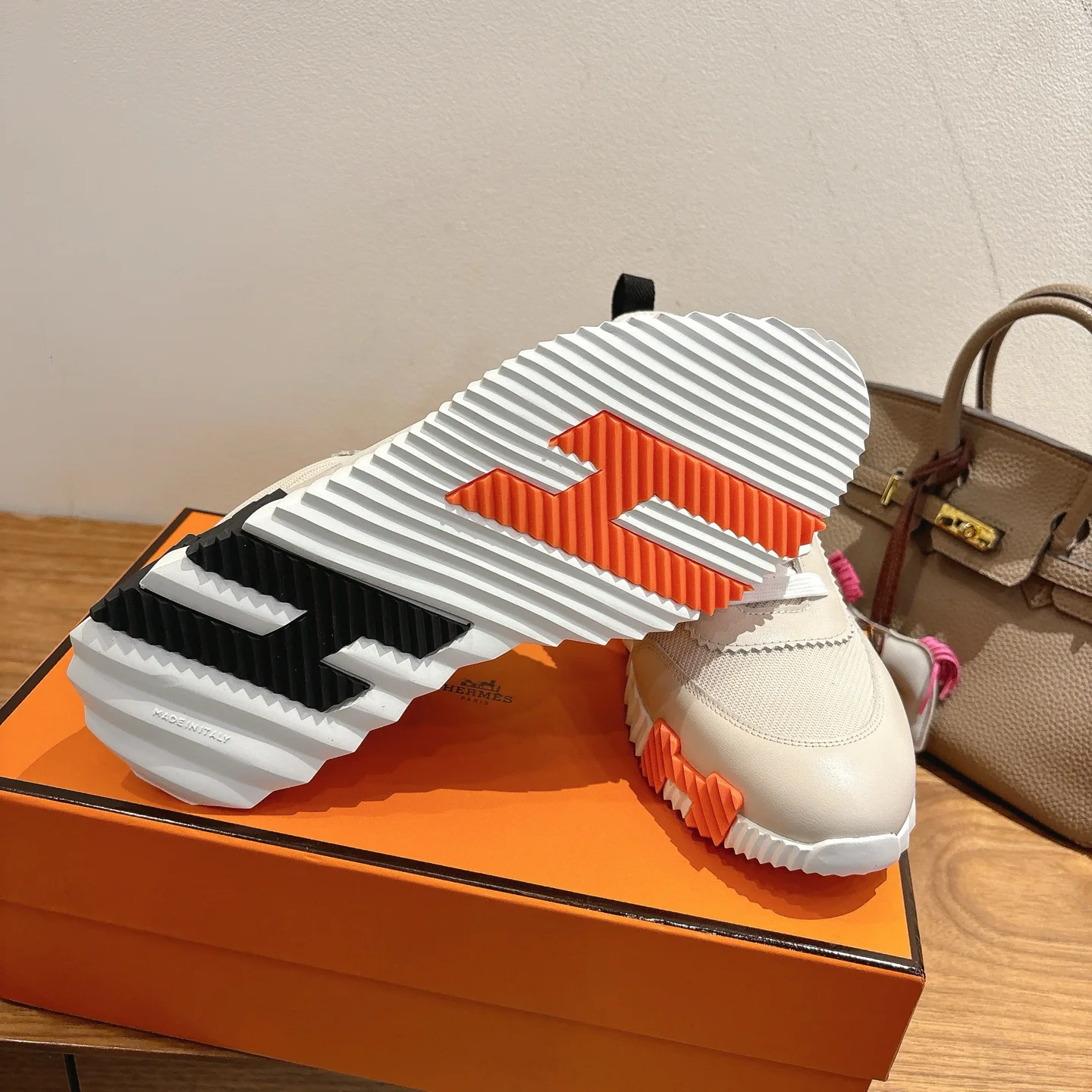Кроссовки Женские Hermes 18729617