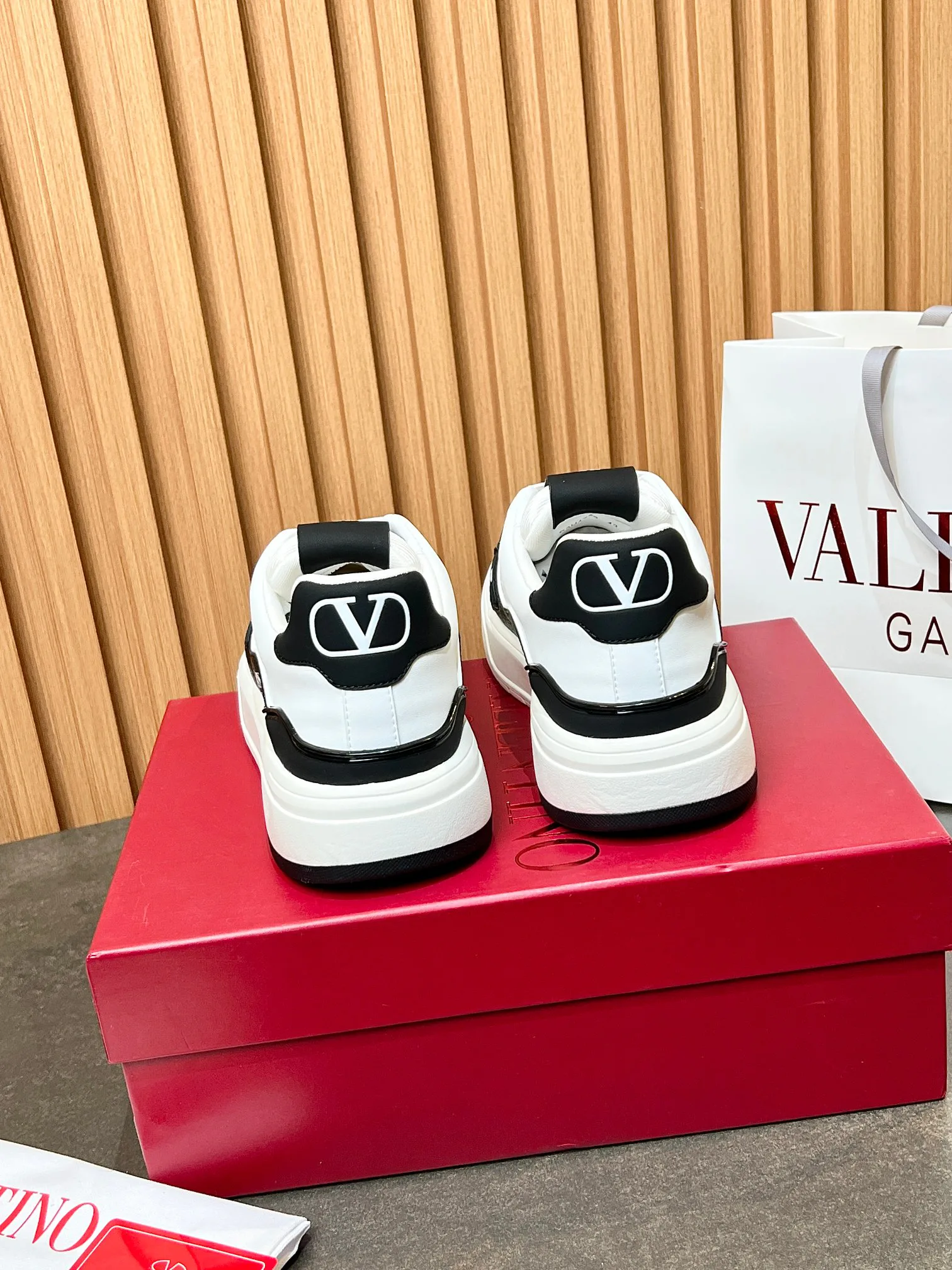 Кроссовки Женские Valentino 11707473