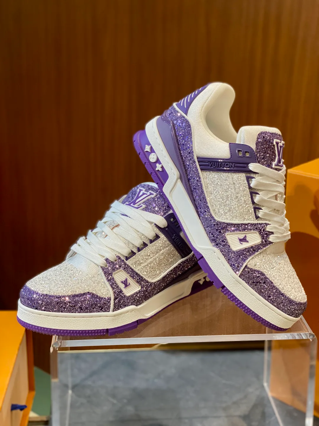 Кроссовки Женские Louis Vuitton 10383692