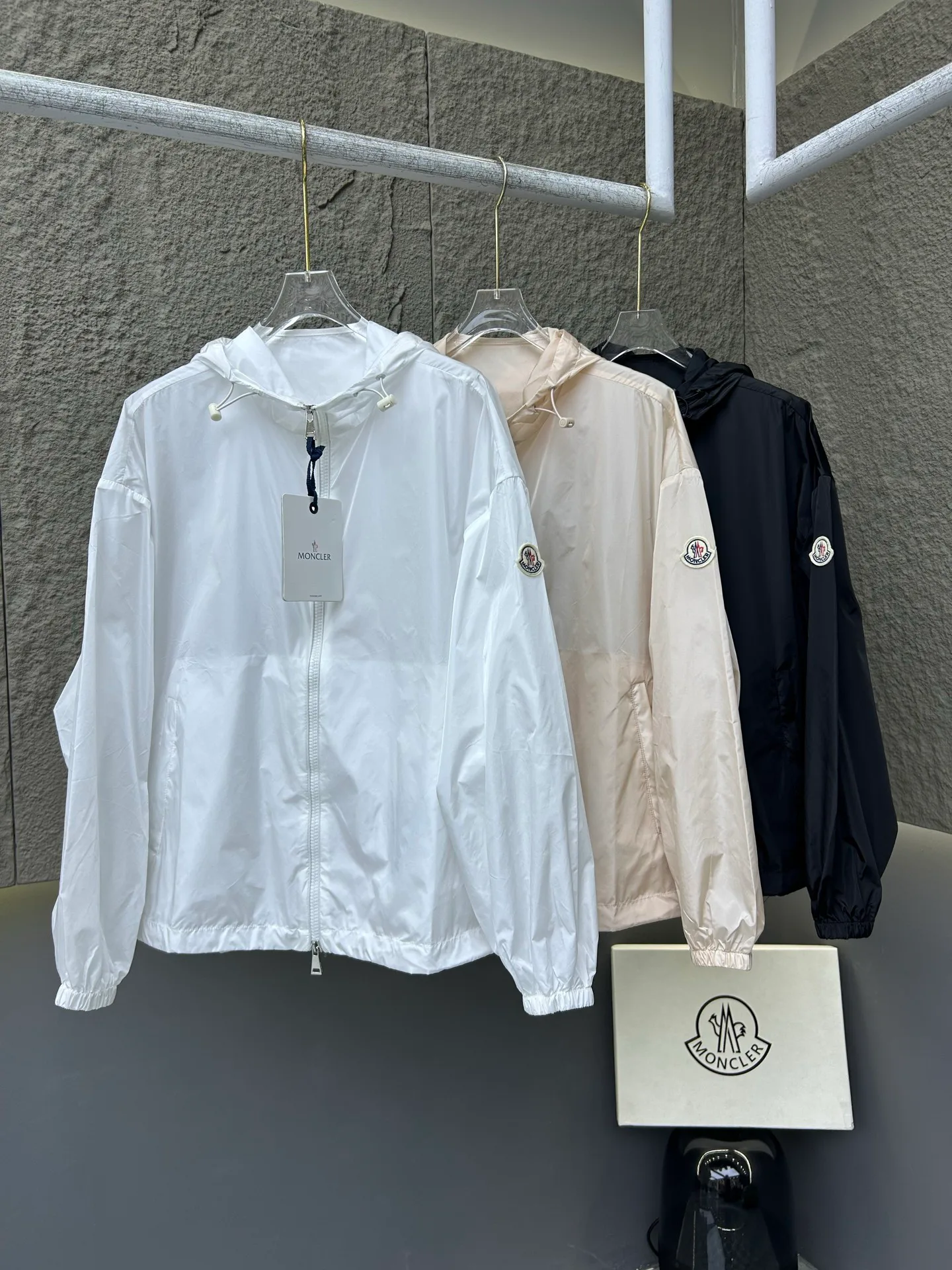 Куртки И Пуховики Женские Moncler 11666924