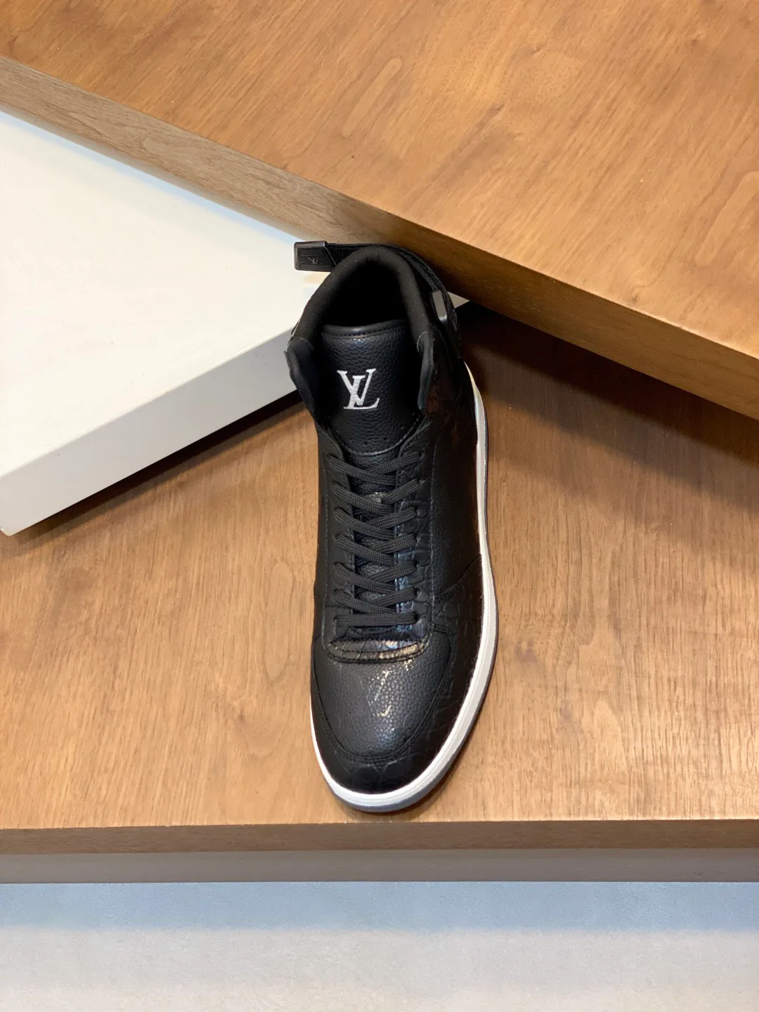 Кроссовки Мужские Louis Vuitton 18265100