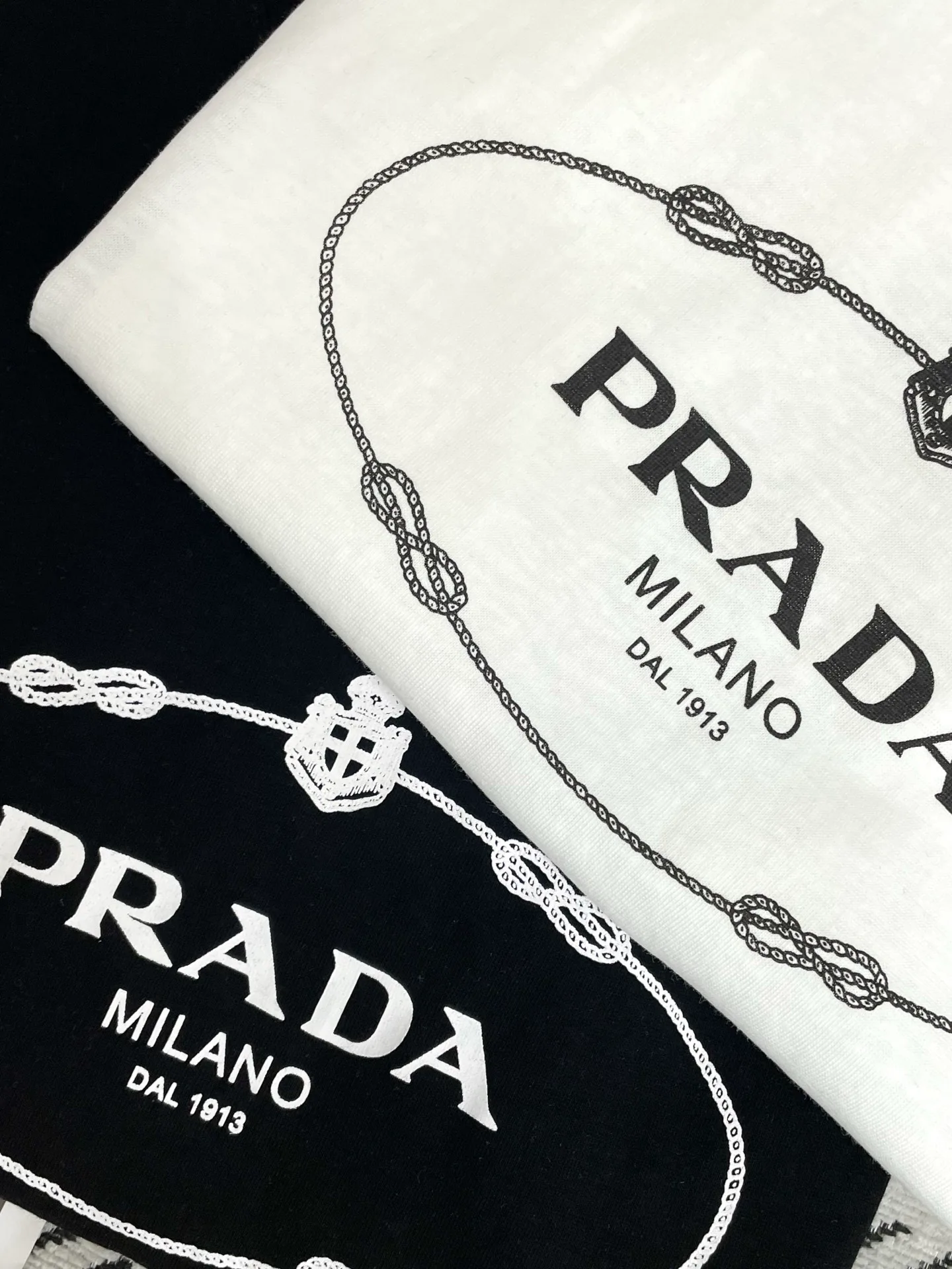 Футболки Женские Prada 19014200