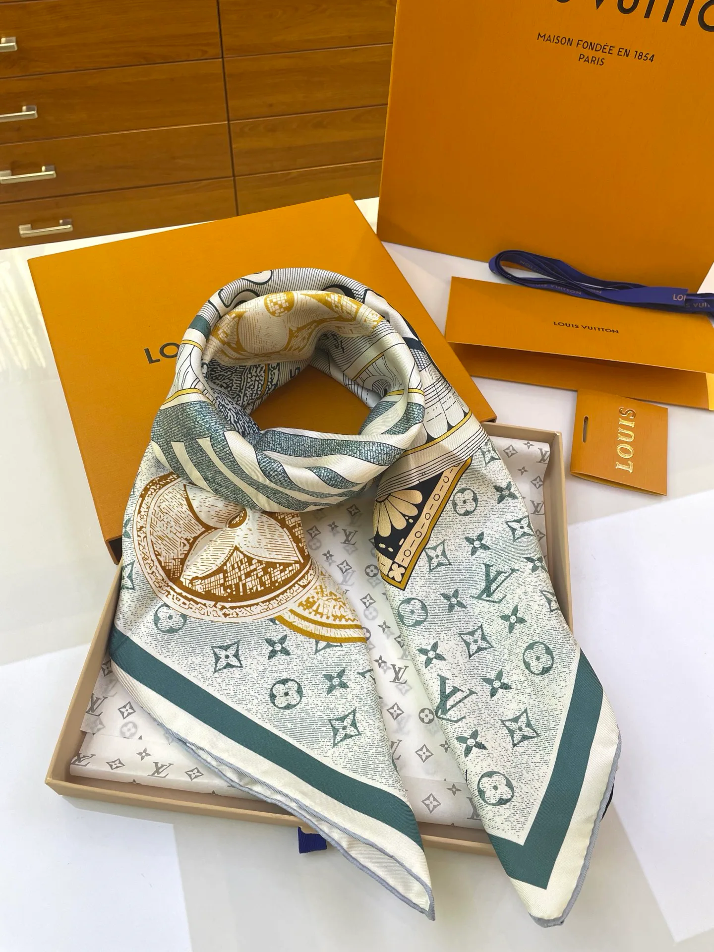 Шарфы Louis Vuitton 899687