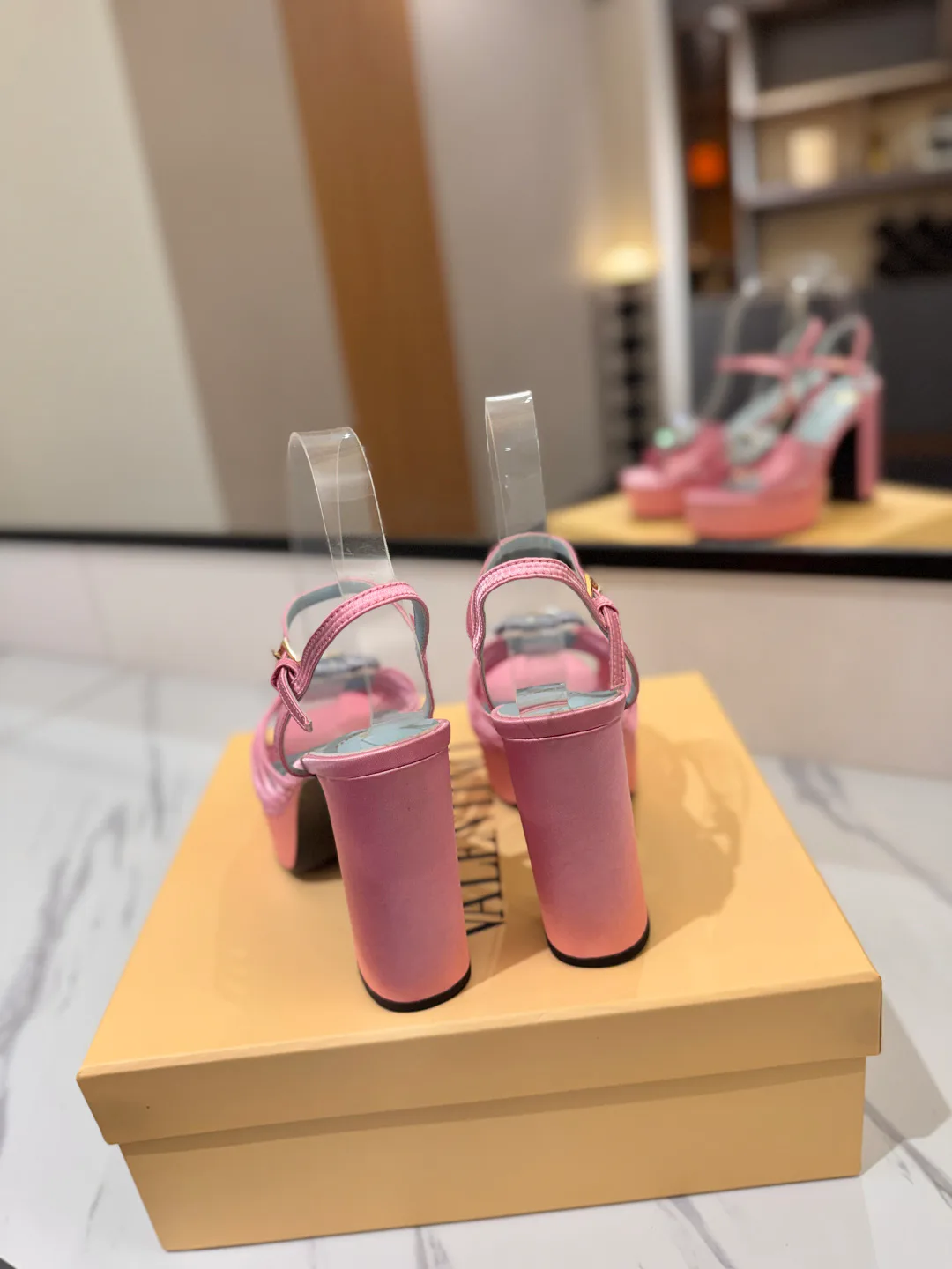 Босоножки Женские Valentino 18134891