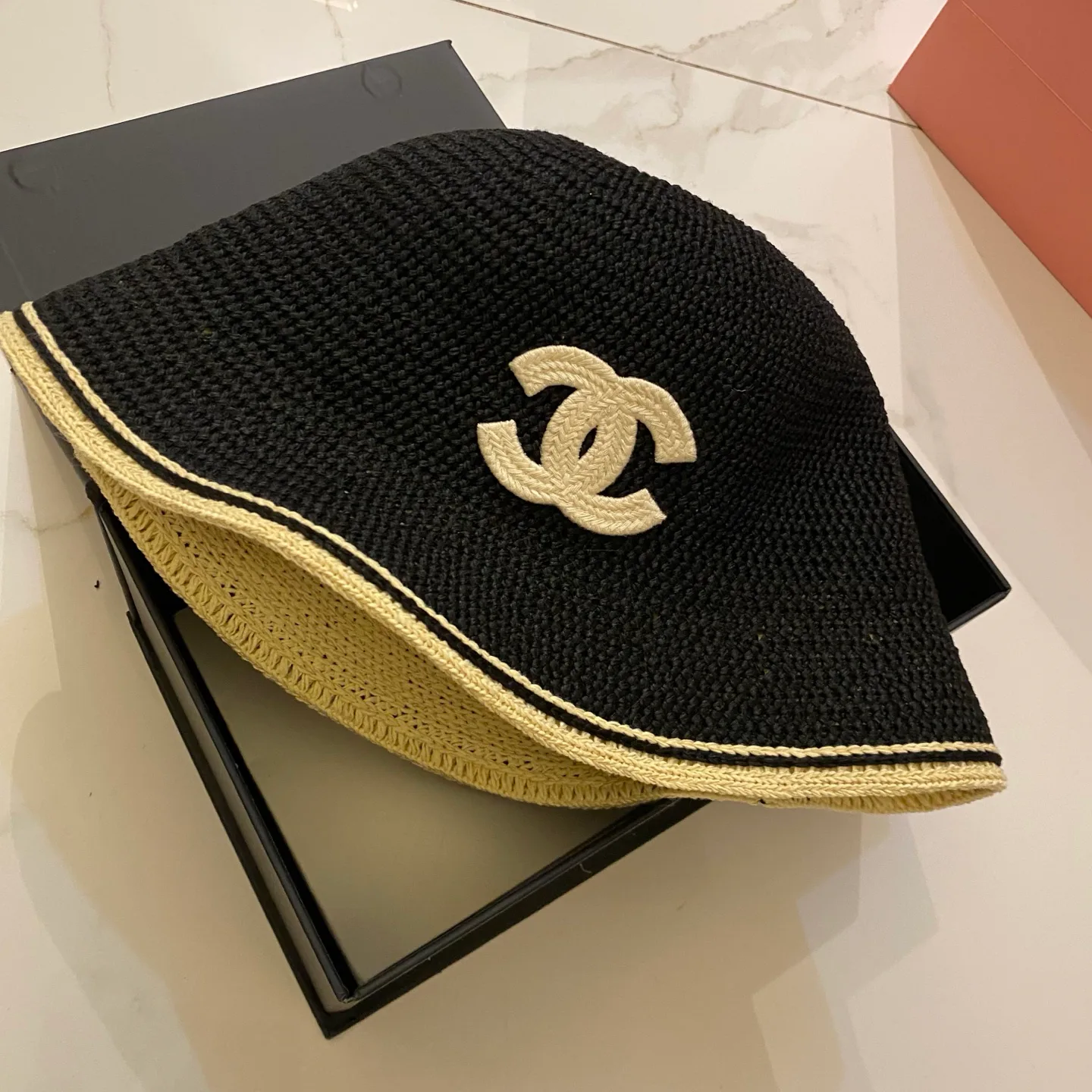 Головные Уборы Chanel 17498309