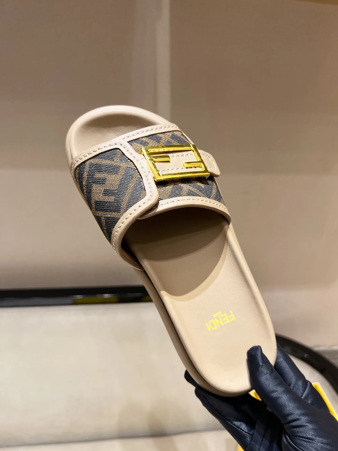 Шлепанцы Женские Fendi 11156798