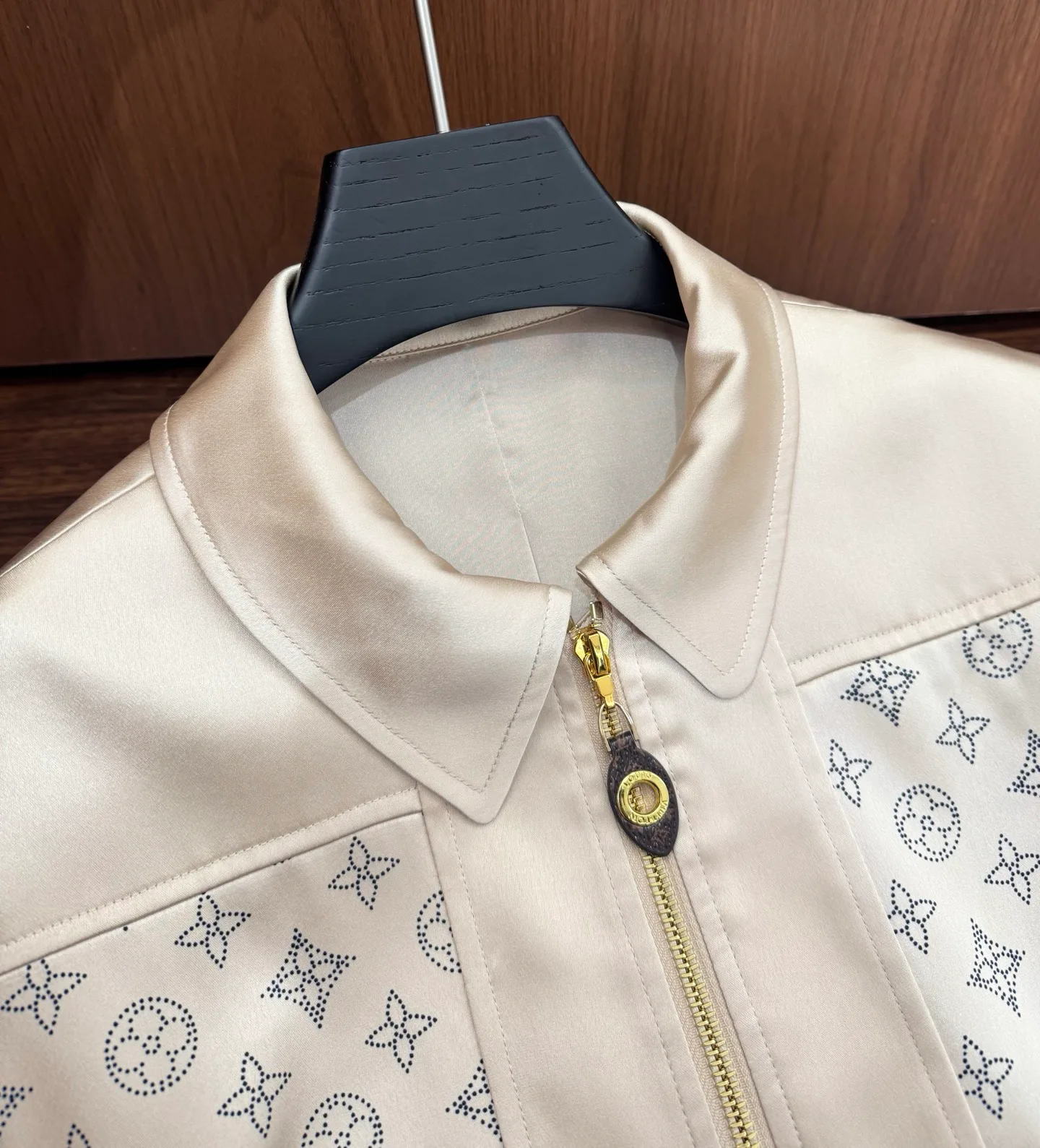 Куртки И Пуховики Женские Louis Vuitton 18478302