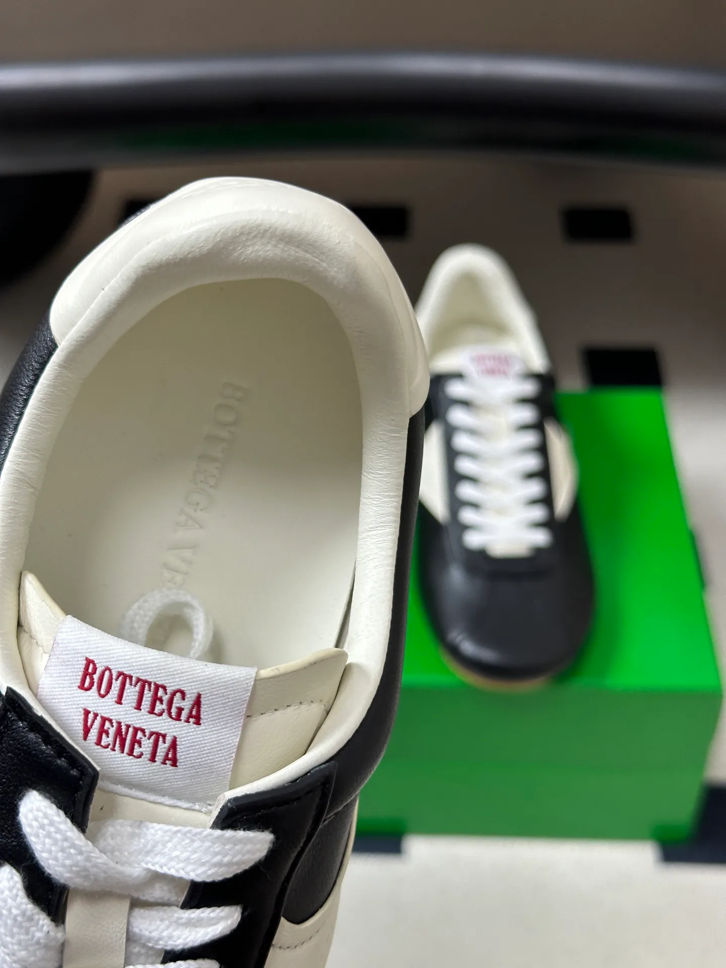 Кроссовки Женские Bottega Veneta 18070052