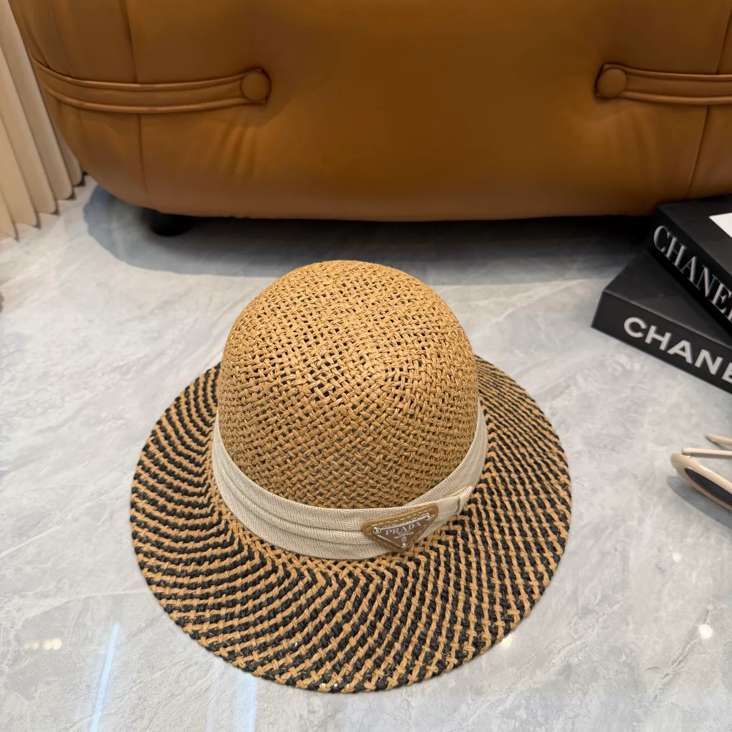 Головные Уборы Prada 17604941