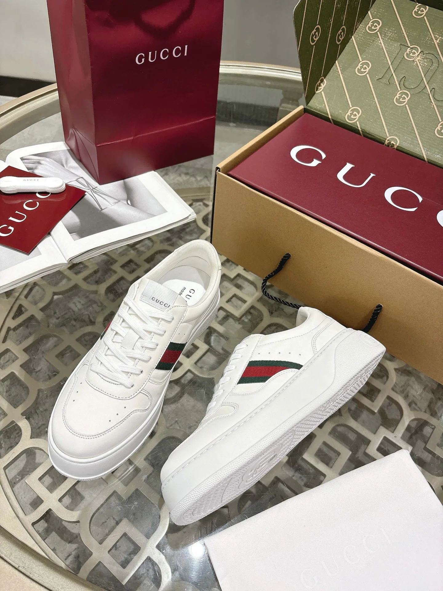 Кроссовки Женские Gucci 18369588