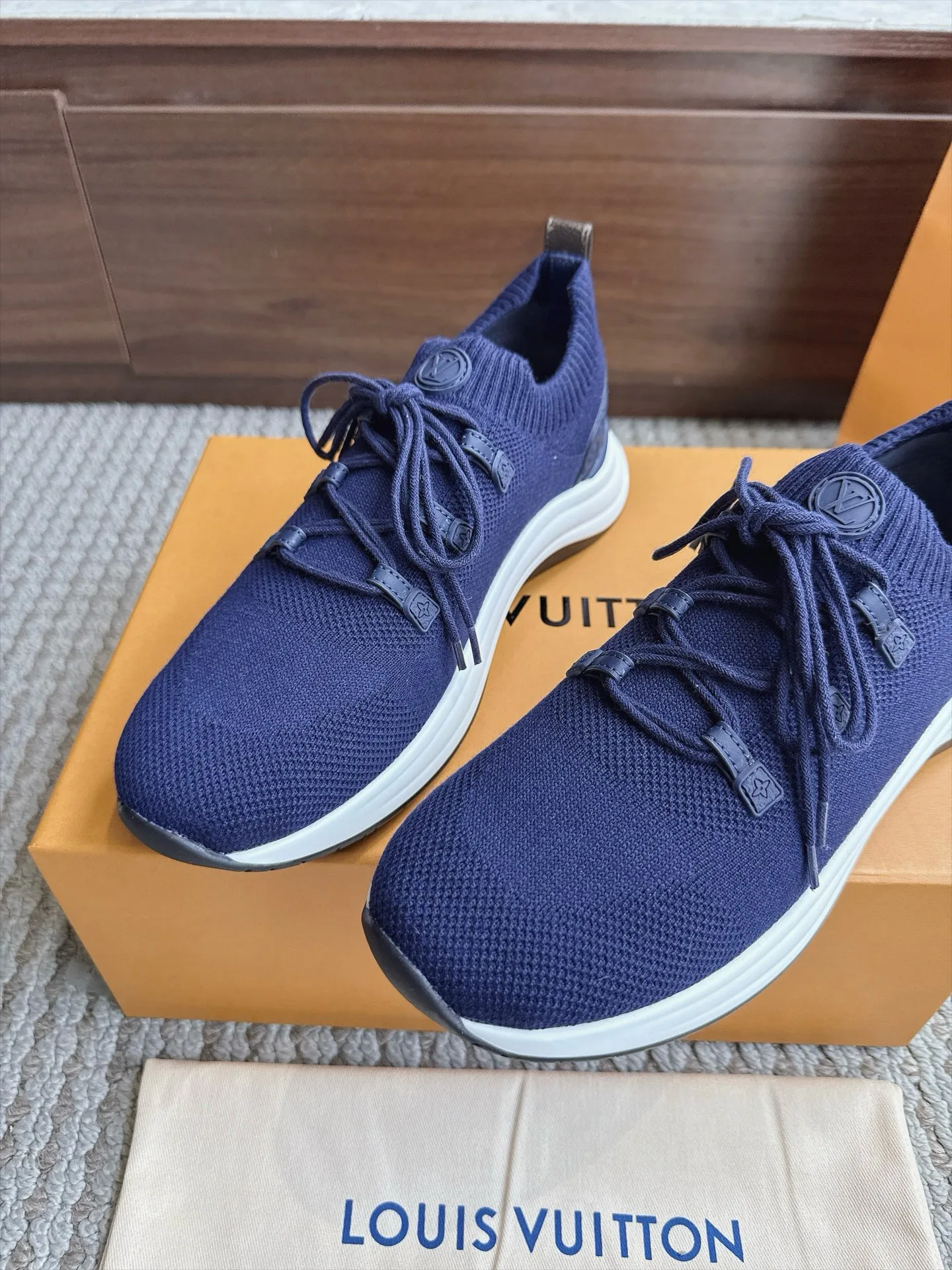 Кроссовки Женские Louis Vuitton 18333248