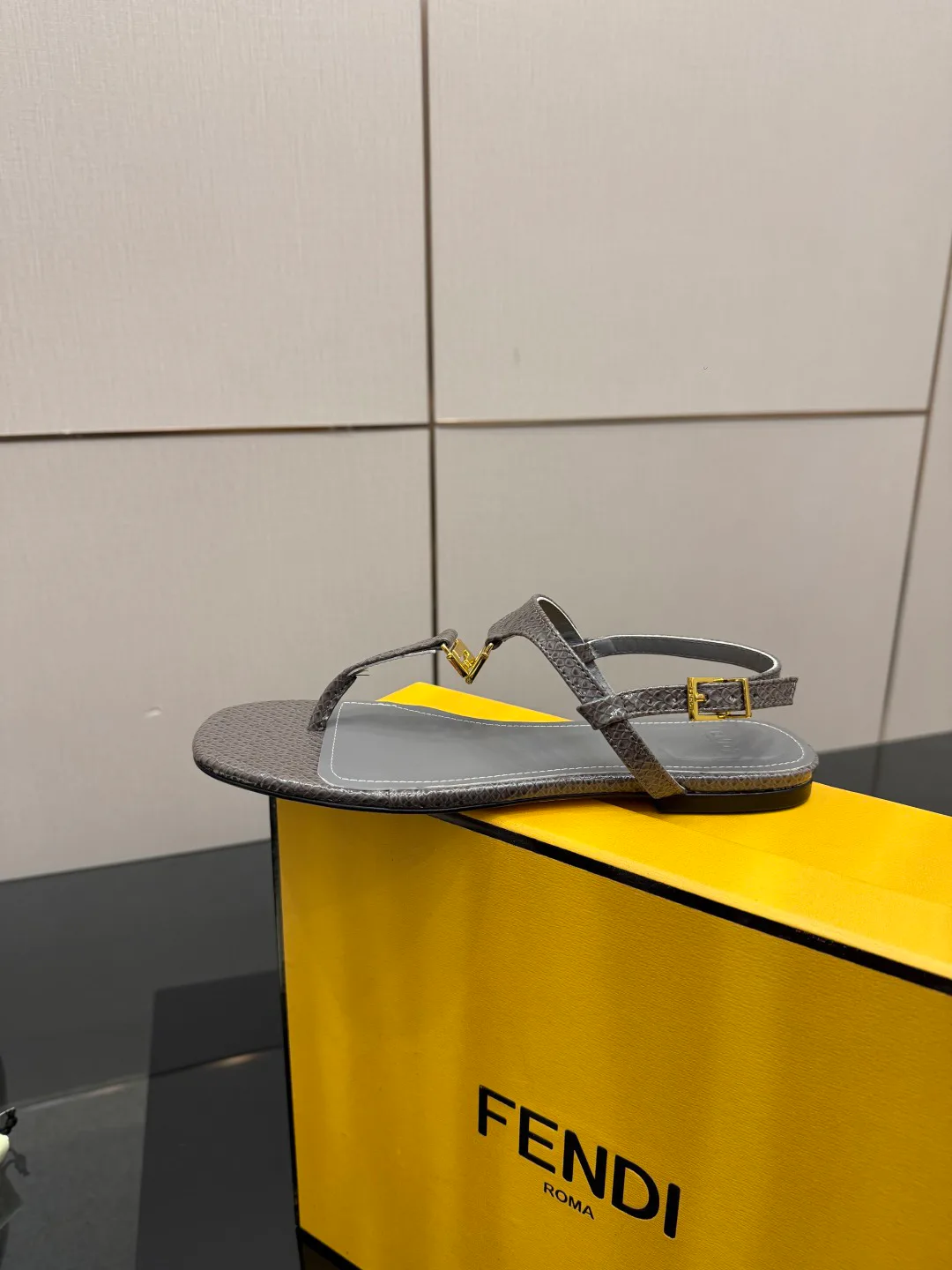 Сандалии Женские Fendi 5052110