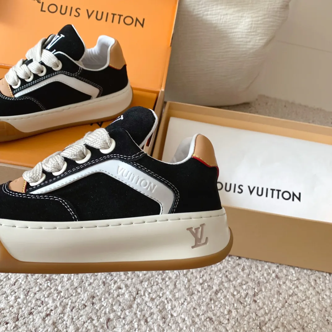 Кроссовки Женские Louis Vuitton 18375787
